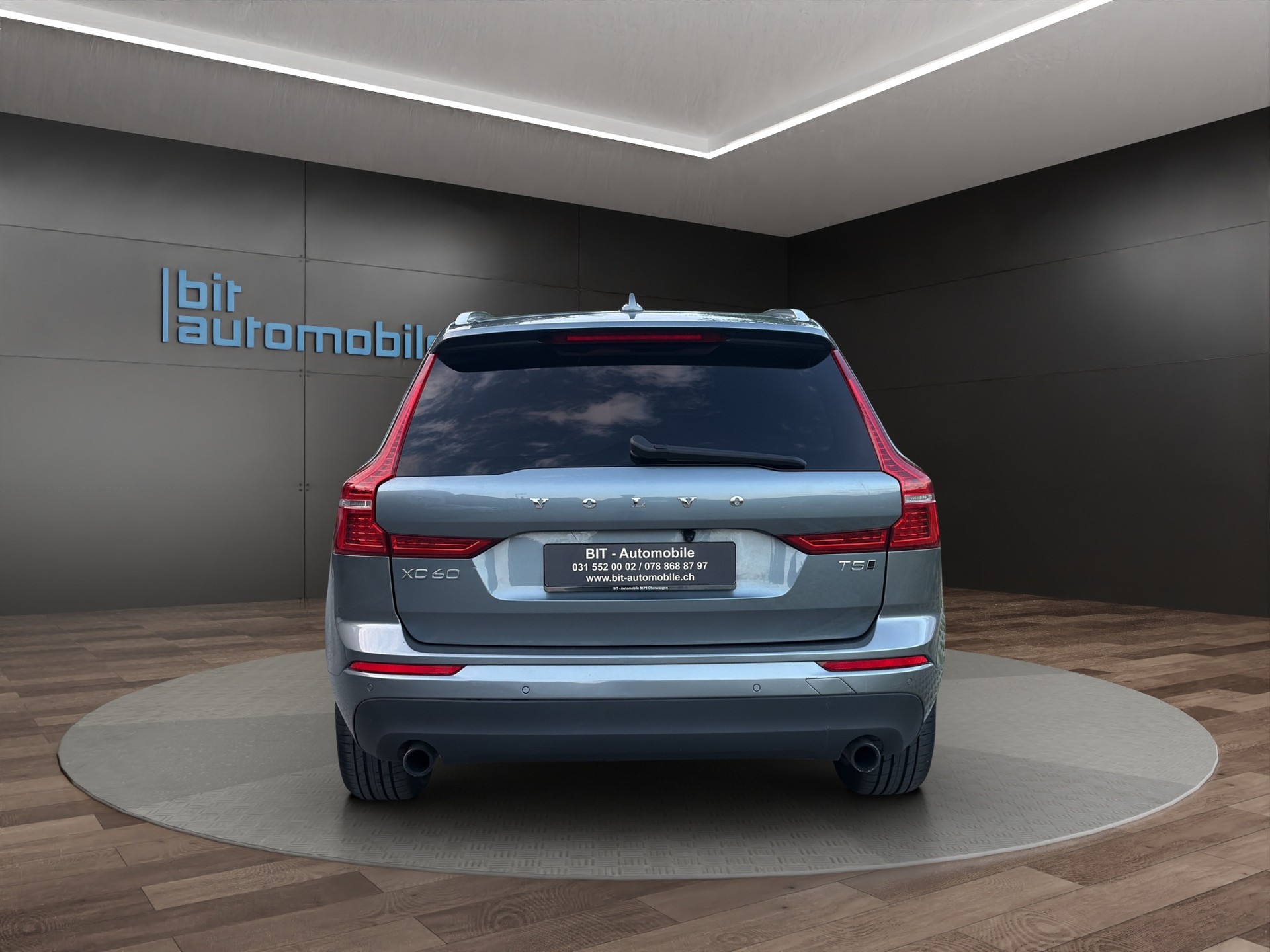 VOLVO XC60 T5 AWD Momentum Geartronic-image-5