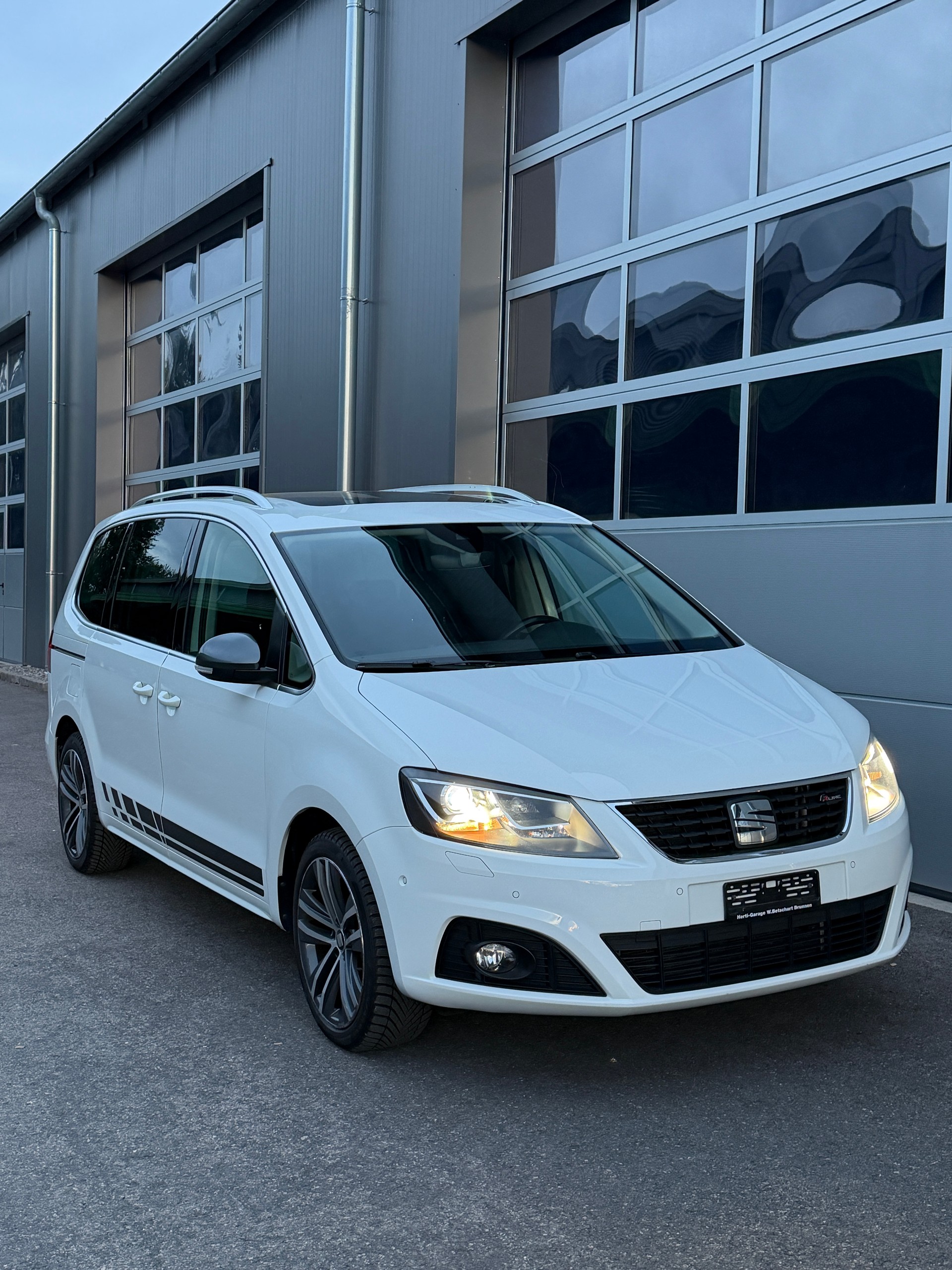 SEAT Alhambra 1.4 TSI DSG SWISS FR2-image-5
