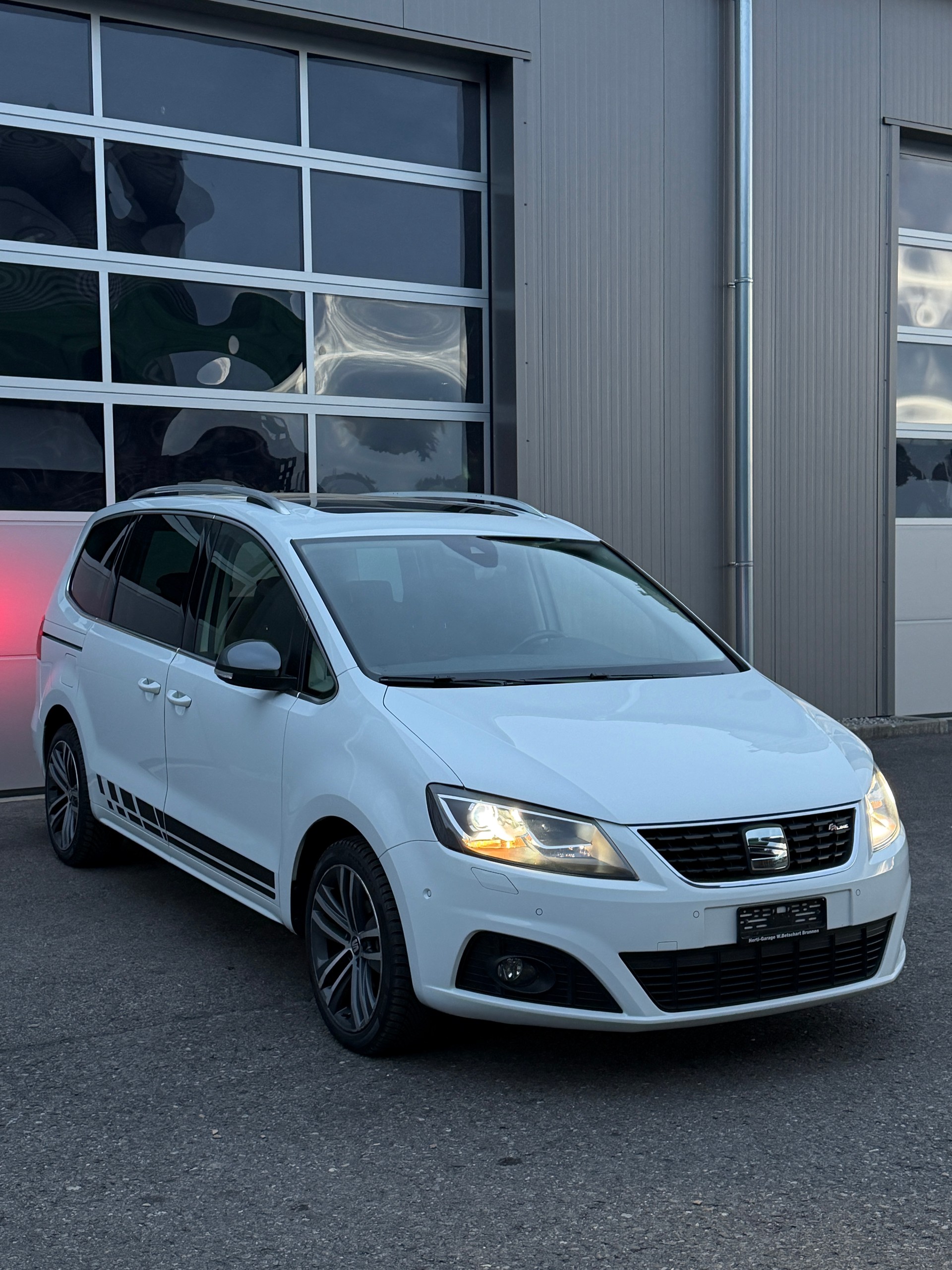 SEAT Alhambra 1.4 TSI DSG SWISS FR2-image-1