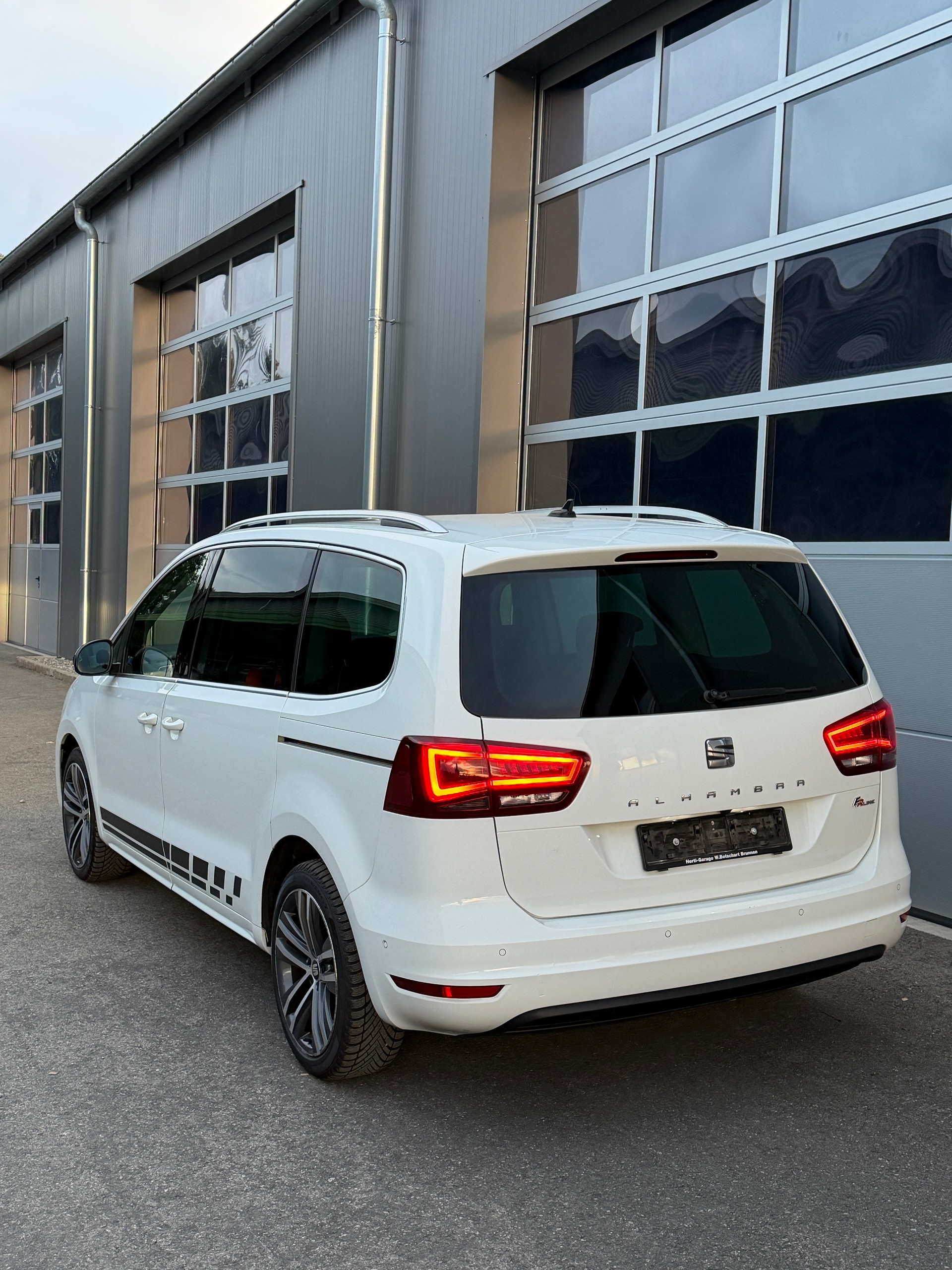 SEAT Alhambra 1.4 TSI DSG SWISS FR2-image-2