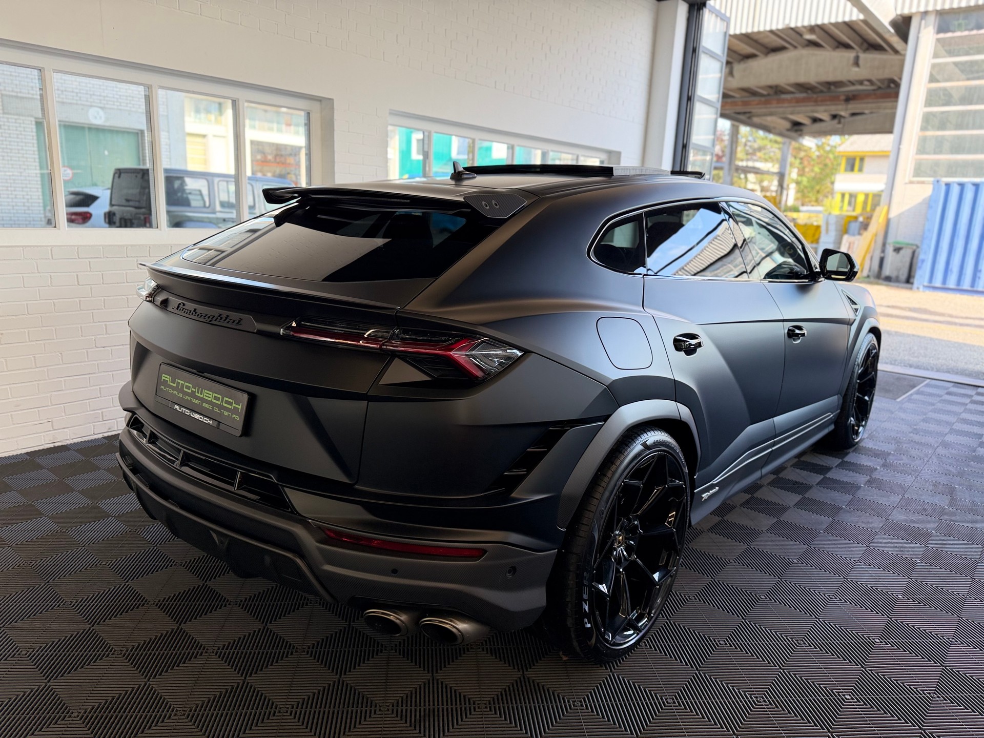 LAMBORGHINI Urus Performante ( CH AUTO ) 666 PS + ABSOLUT FULL OPTION !-image-2
