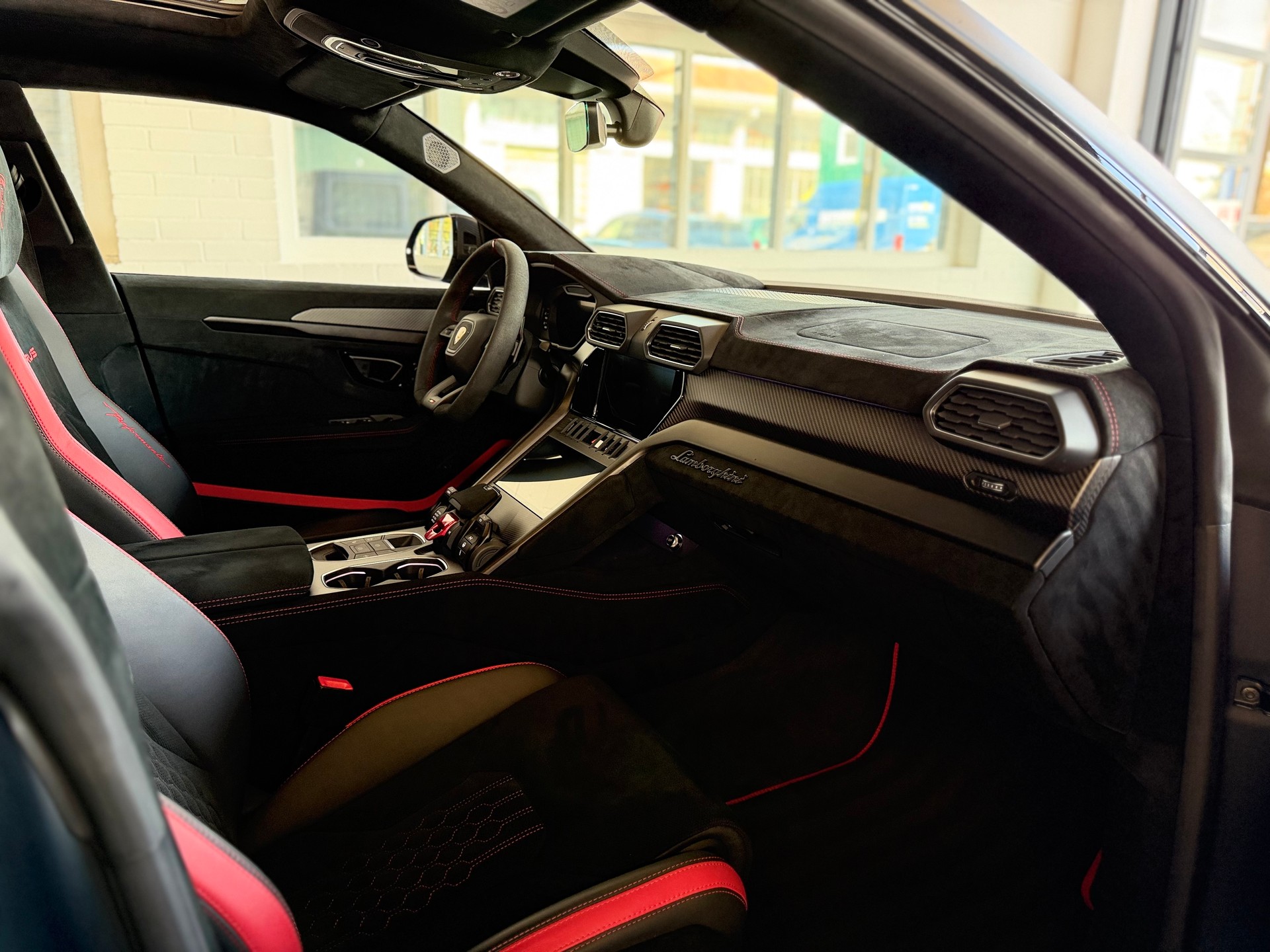 LAMBORGHINI Urus Performante ( CH AUTO ) 666 PS + ABSOLUT FULL OPTION !-image-16