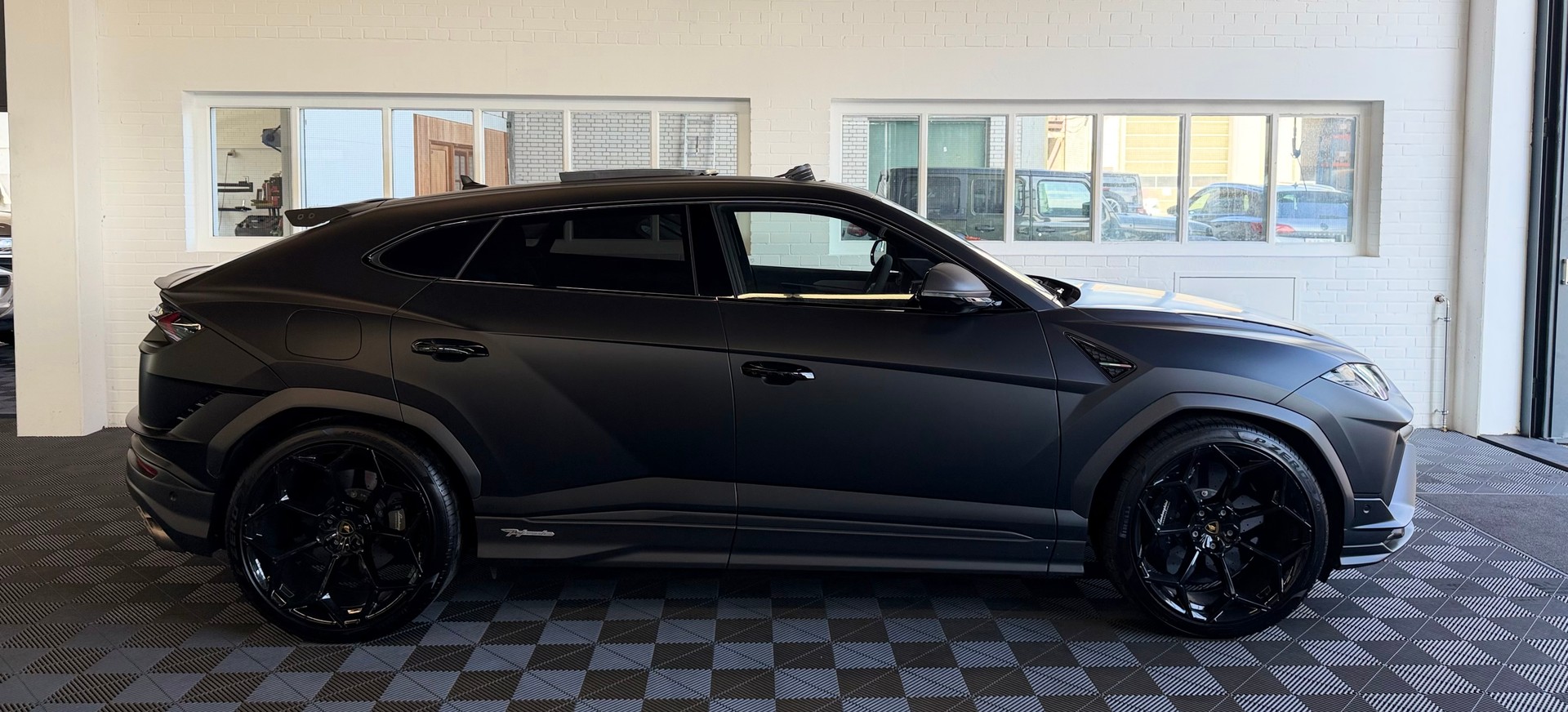 LAMBORGHINI Urus Performante ( CH AUTO ) 666 PS + ABSOLUT FULL OPTION !-image-1