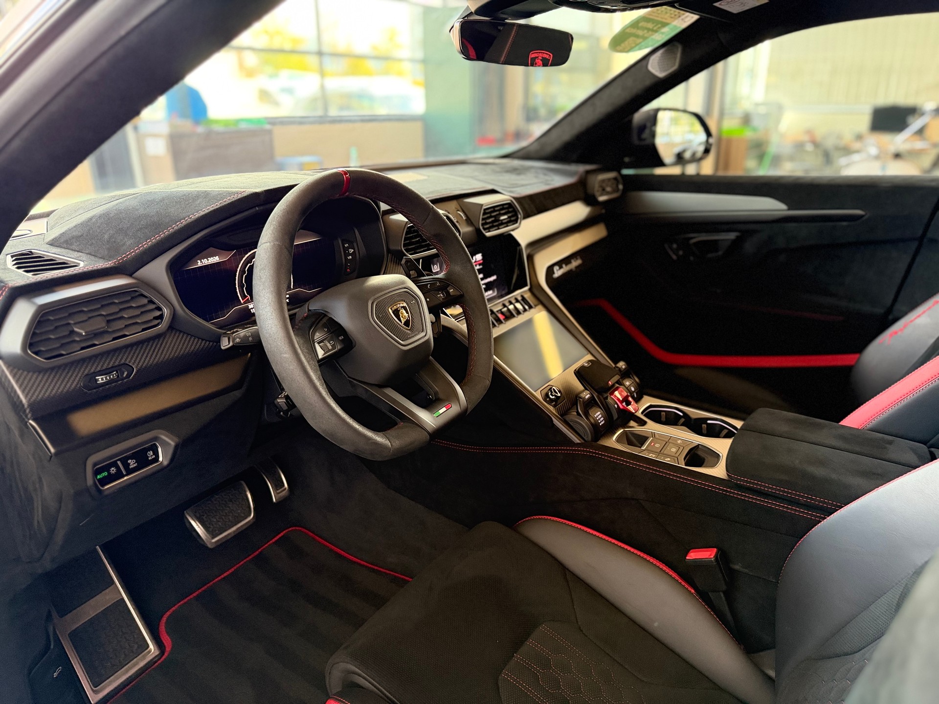 LAMBORGHINI Urus Performante ( CH AUTO ) 666 PS + ABSOLUT FULL OPTION !-image-21