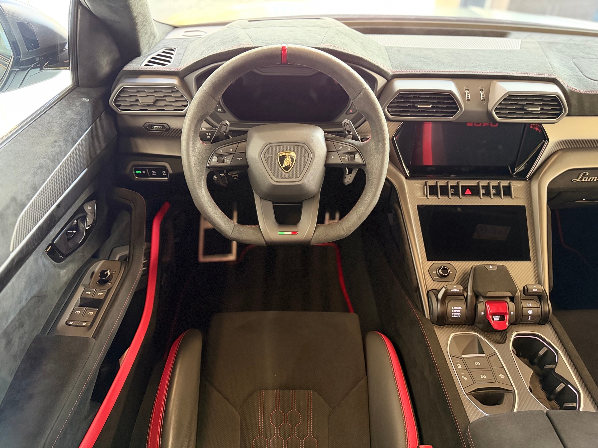 LAMBORGHINI Urus Performante ( CH AUTO ) 666 PS + ABSOLUT FULL OPTION !-image-23