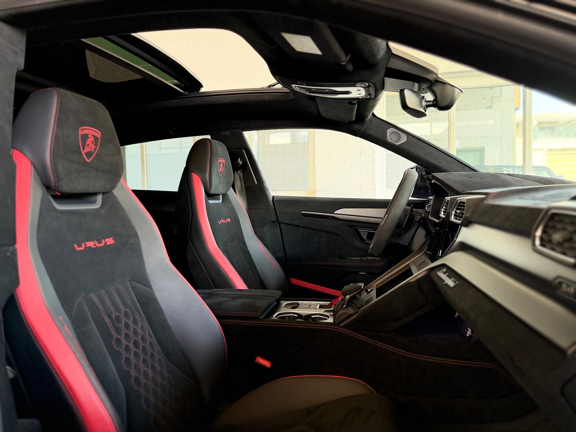 LAMBORGHINI Urus Performante ( CH AUTO ) 666 PS + ABSOLUT FULL OPTION !-image-15