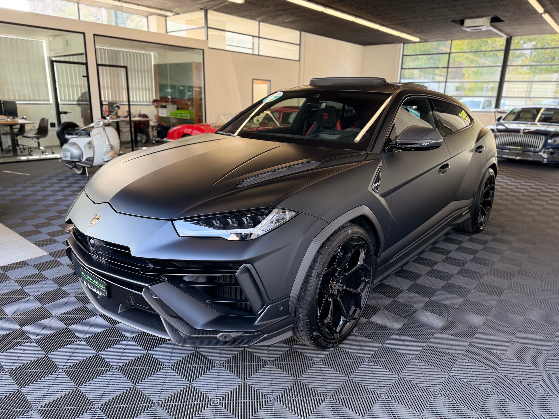 LAMBORGHINI Urus Performante ( CH AUTO ) 666 PS + ABSOLUT FULL OPTION !-image-5
