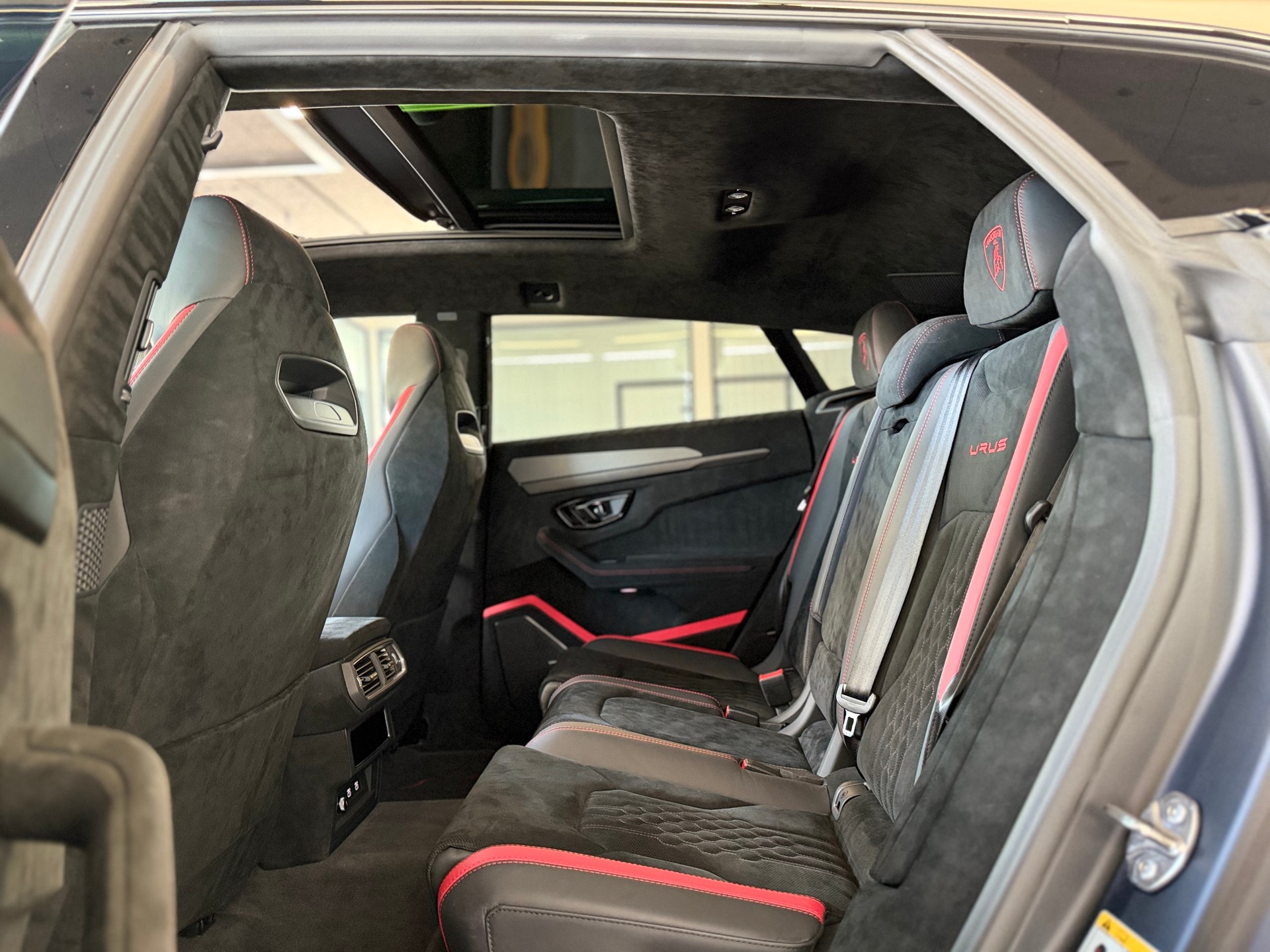 LAMBORGHINI Urus Performante ( CH AUTO ) 666 PS + ABSOLUT FULL OPTION !-image-18