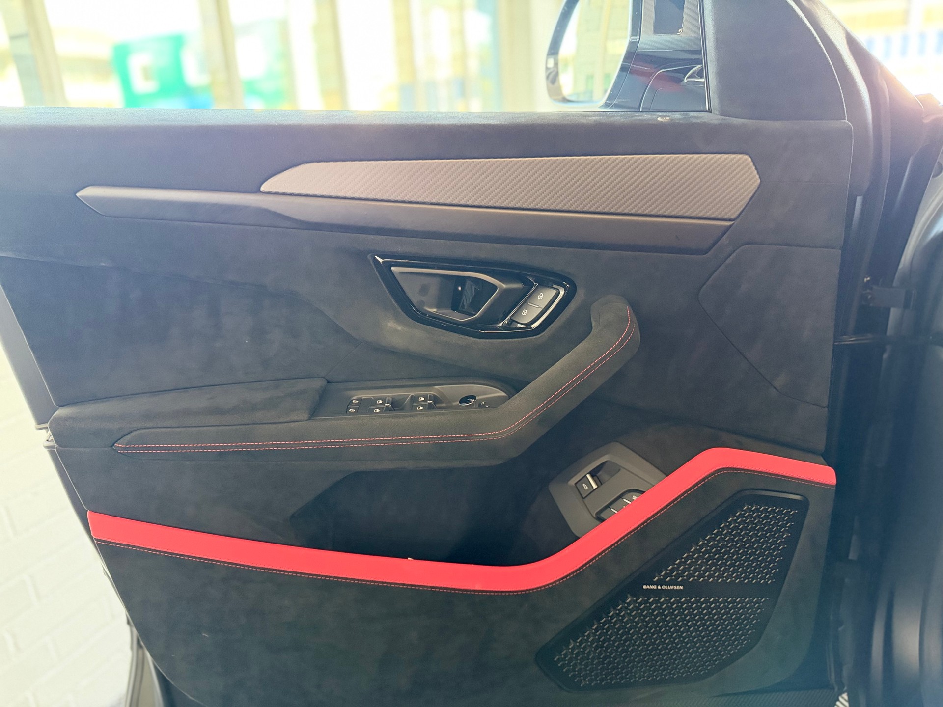 LAMBORGHINI Urus Performante ( CH AUTO ) 666 PS + ABSOLUT FULL OPTION !-image-22