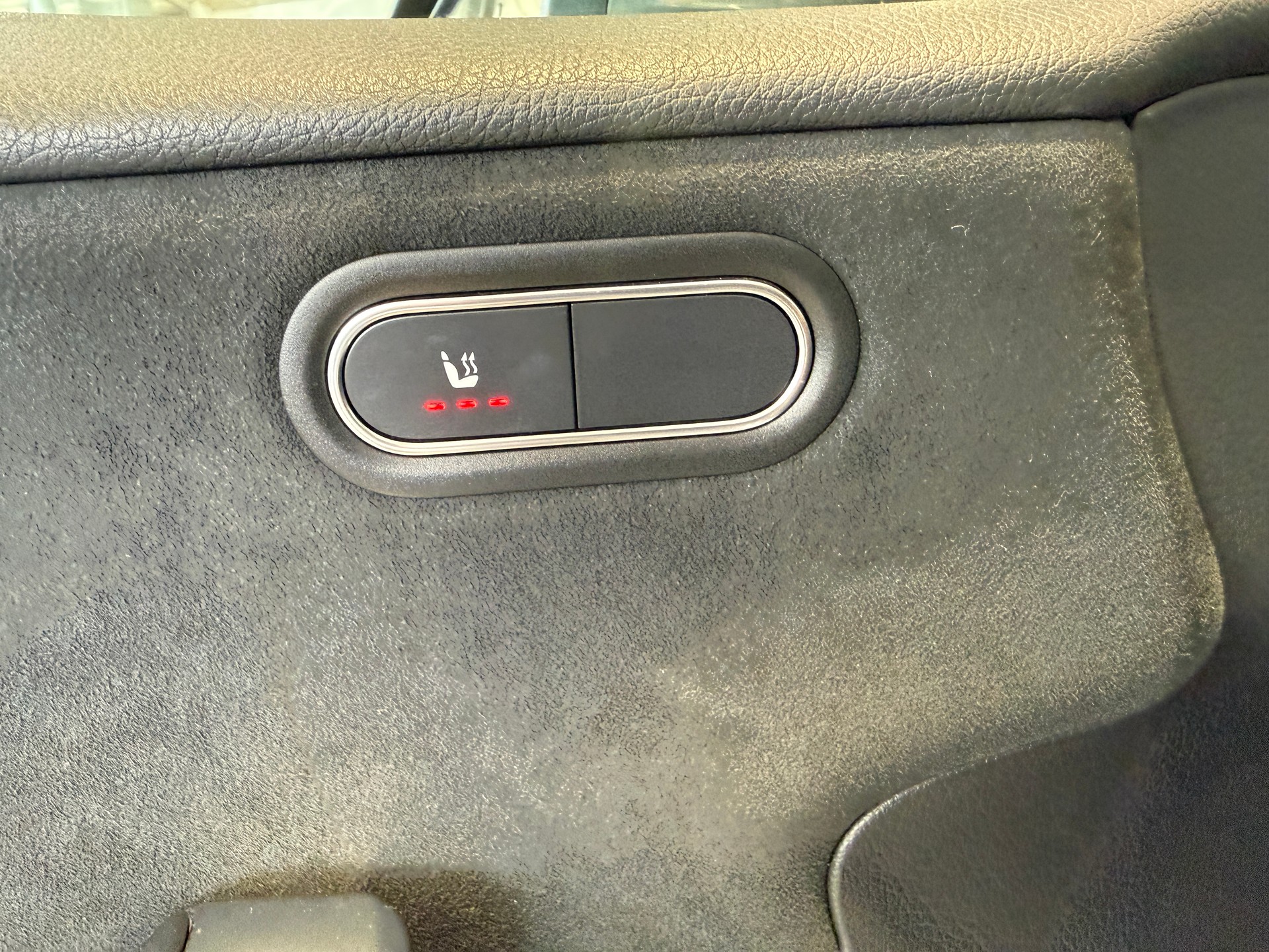 MERCEDES-BENZ A 180 AMG Line 7G-DCT *** DISTANZREGLER***-image-23