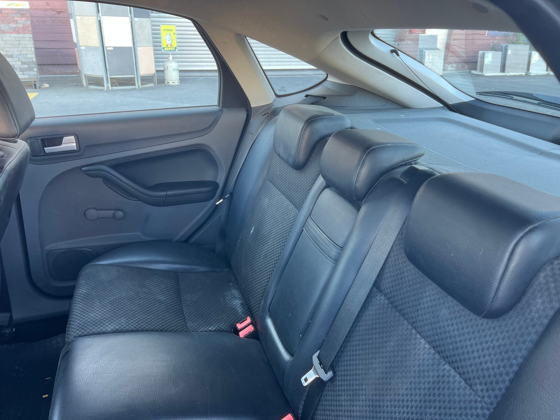 FORD Focus 1.6i VCT Titanium-image-9
