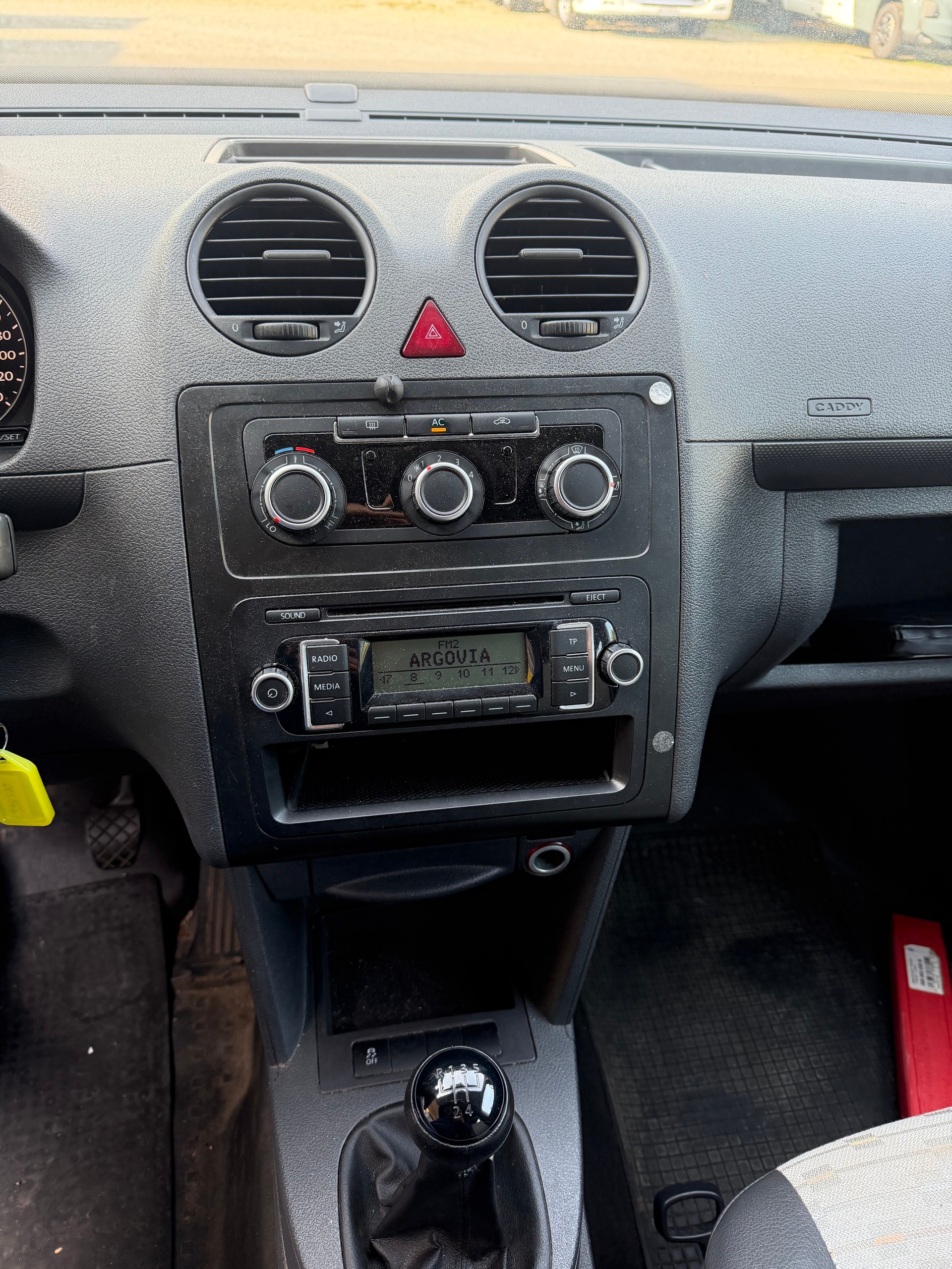VW Caddy Maxi 1.6 TDI-image-10