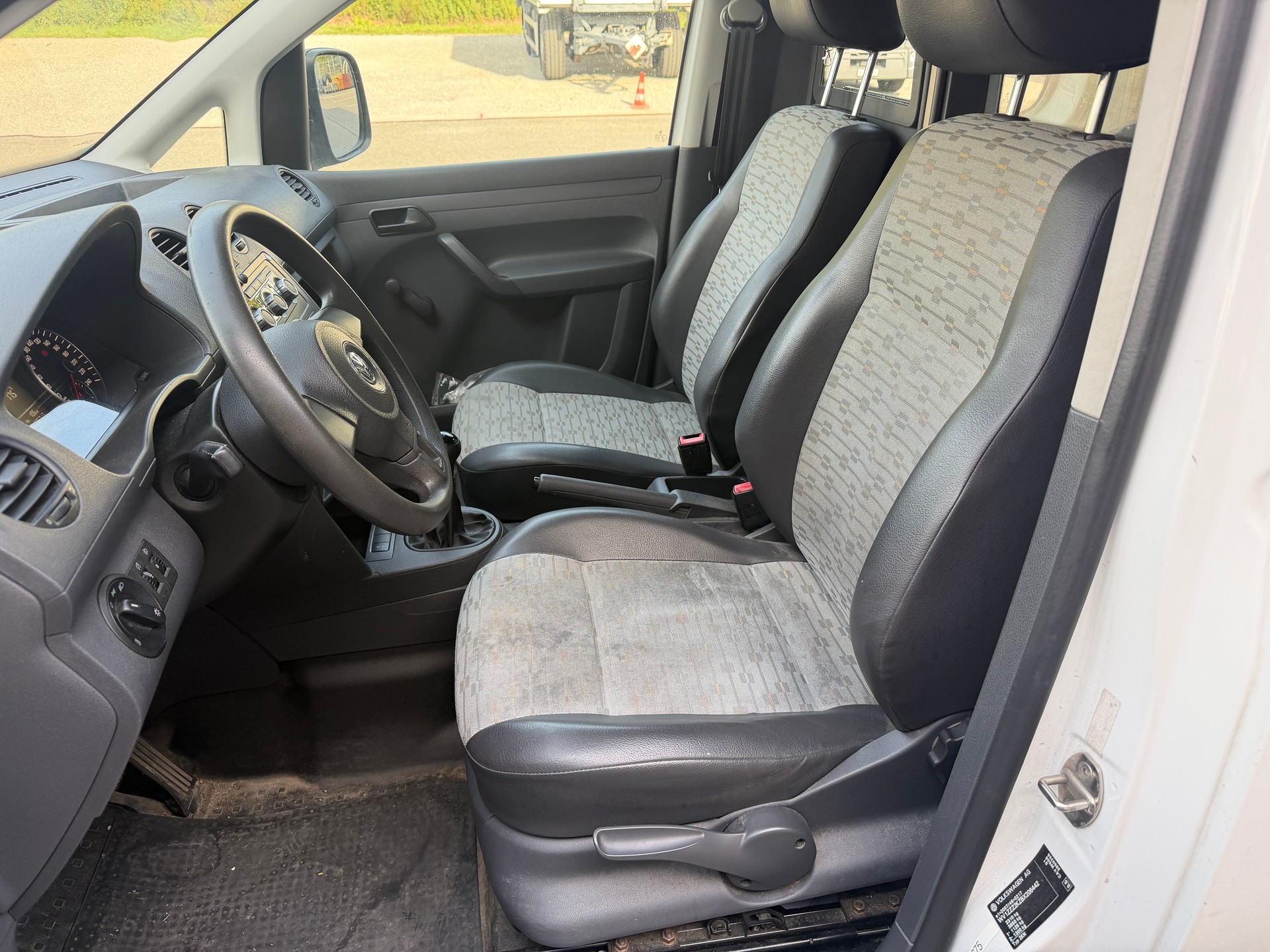 VW Caddy Maxi 1.6 TDI-image-8