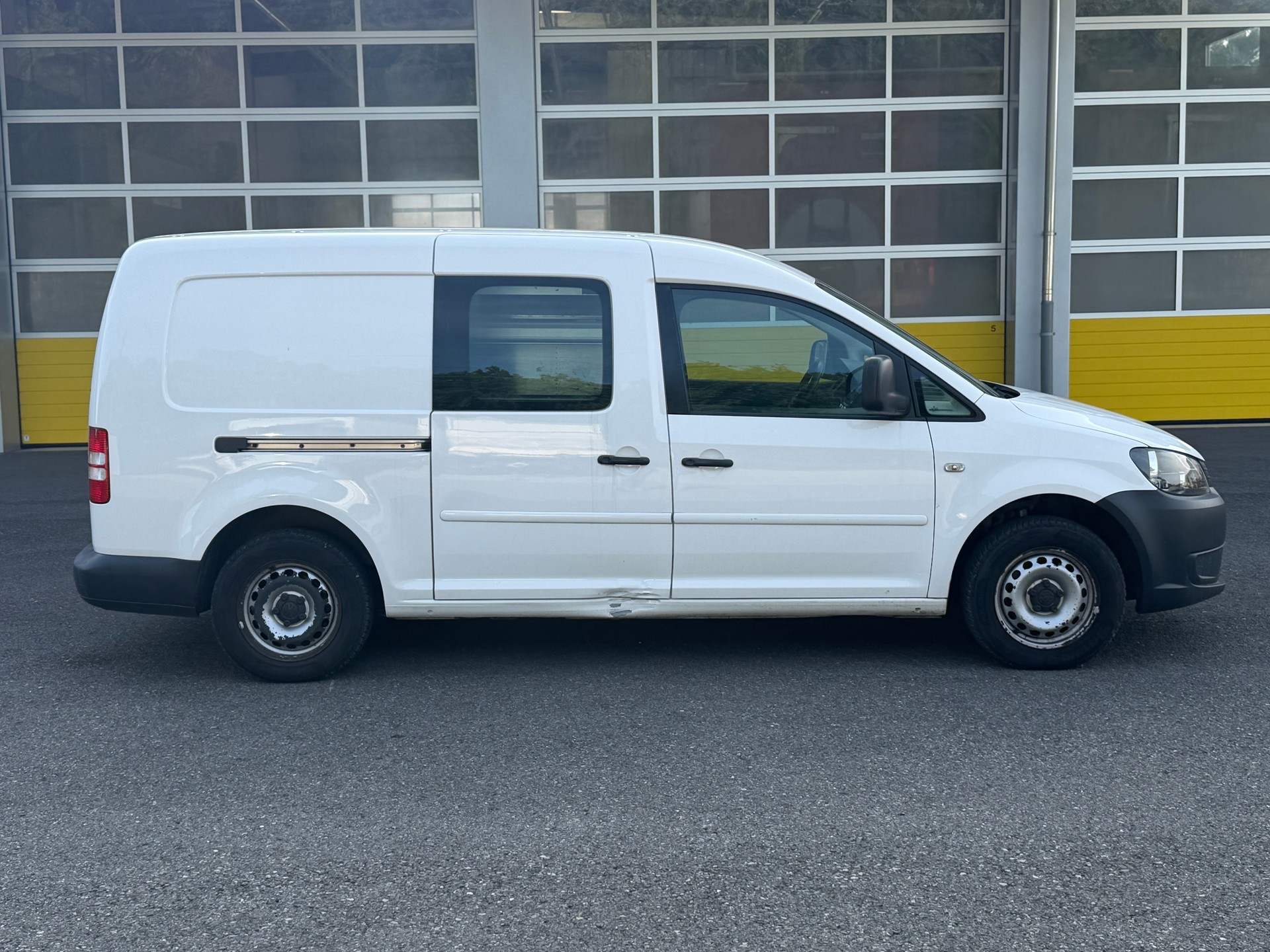 VW Caddy Maxi 1.6 TDI-image-5