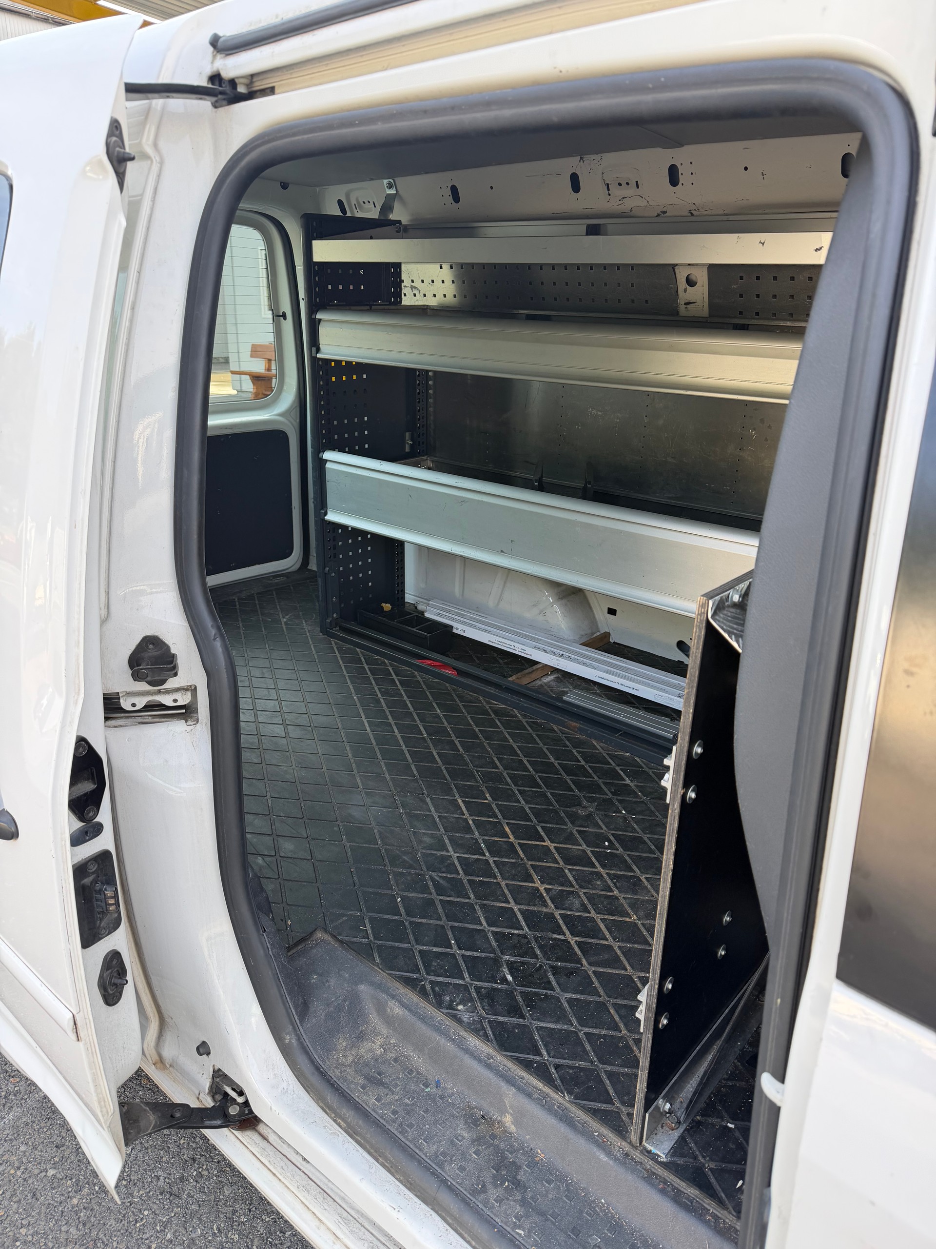 VW Caddy Maxi 1.6 TDI-image-13