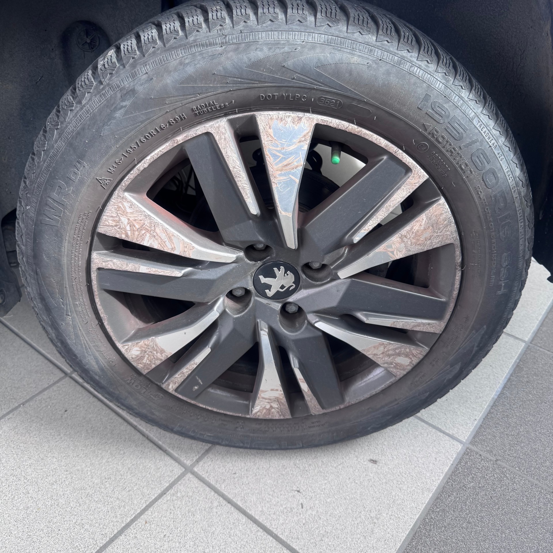 PEUGEOT 2008 1.2 PureTech Allure EAT6-image-15