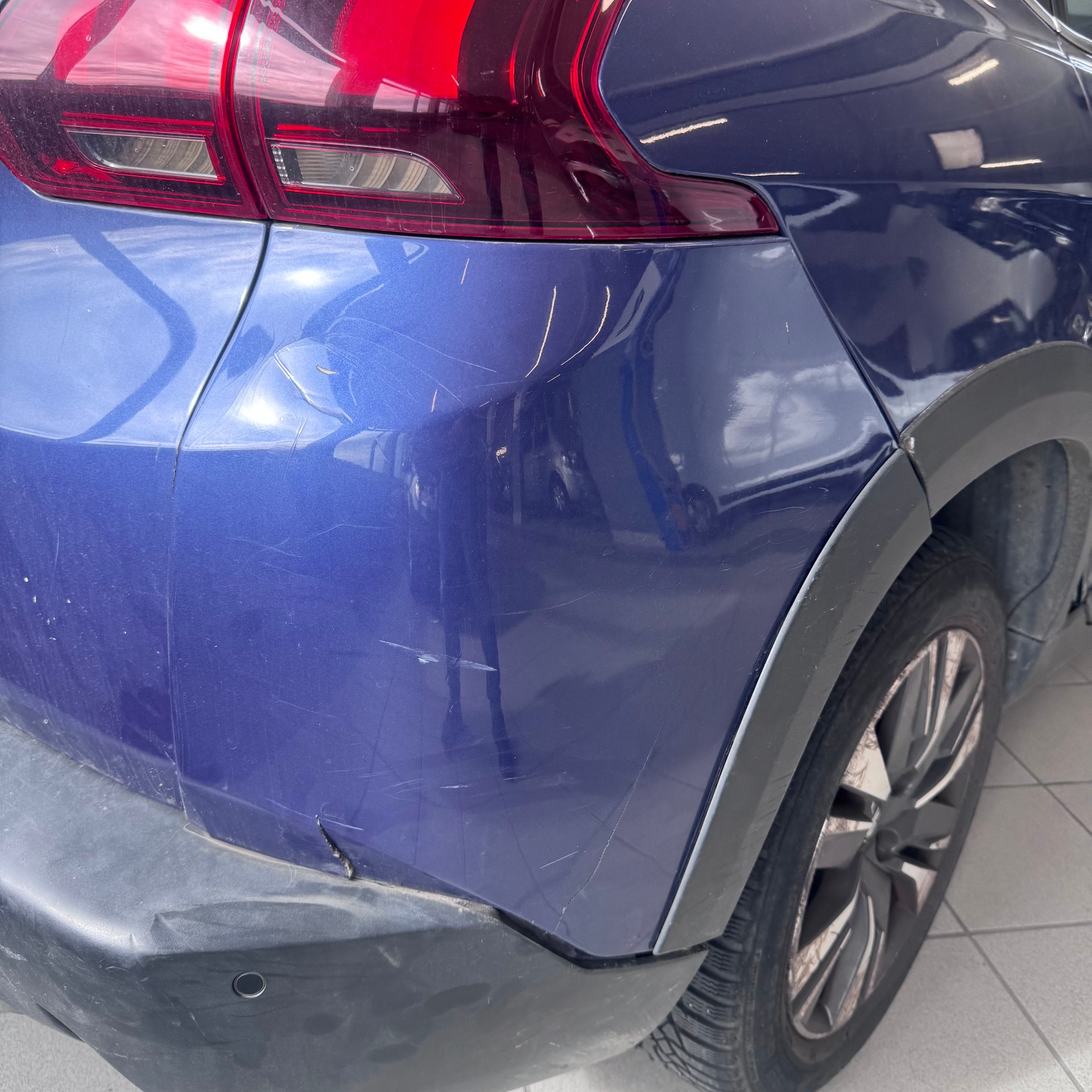 PEUGEOT 2008 1.2 PureTech Allure EAT6-image-19
