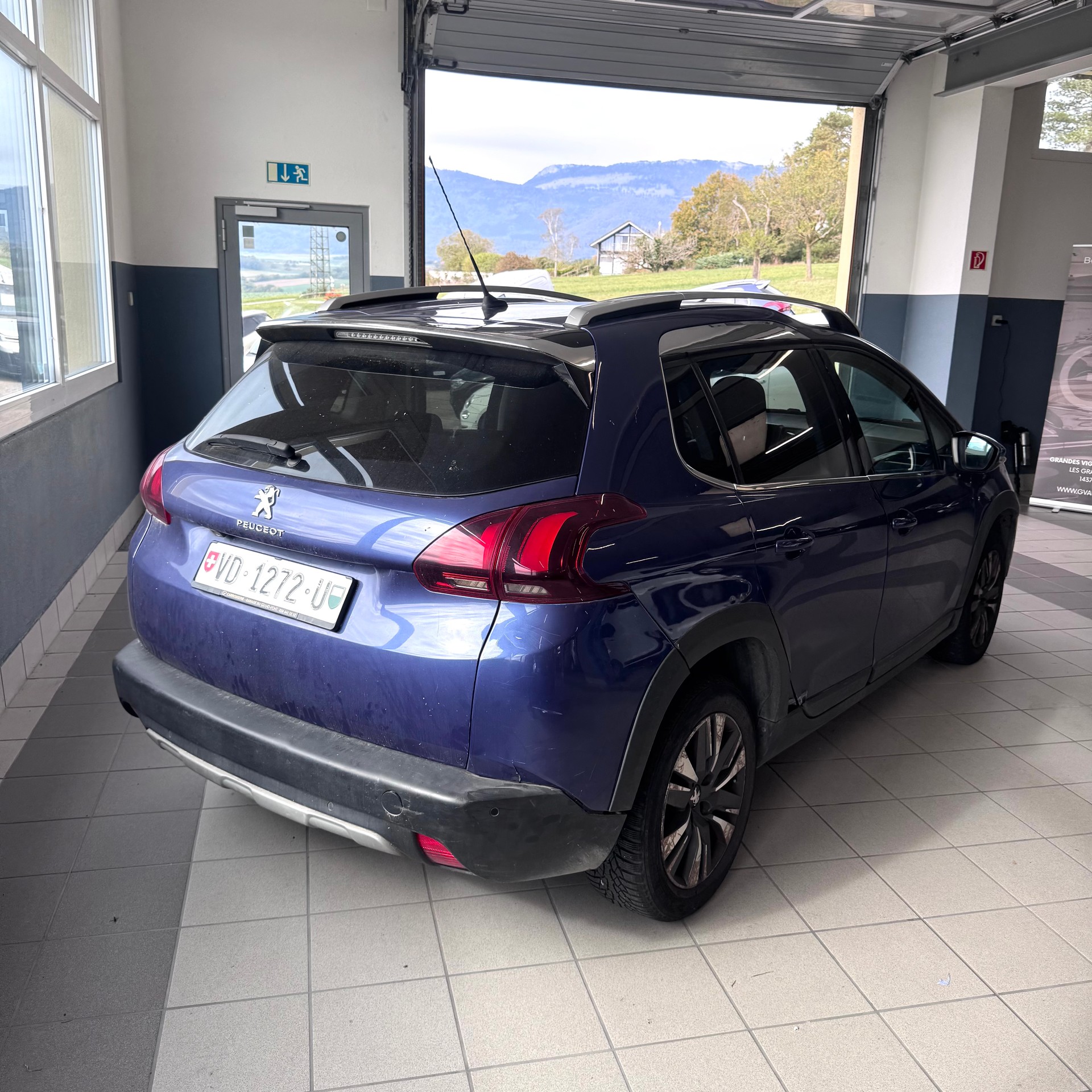 PEUGEOT 2008 1.2 PureTech Allure EAT6-image-3