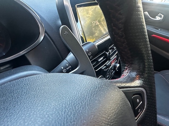 RENAULT Clio 1.6 T RS 220 Trophy EDC-image-12