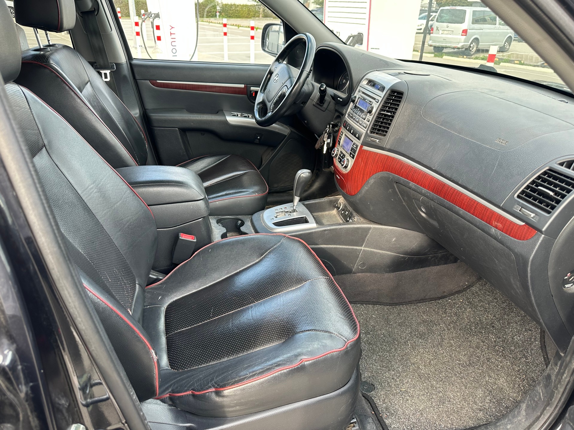 HYUNDAI Santa Fe 2.2 CRDi Premium 4WD Automatic-image-4