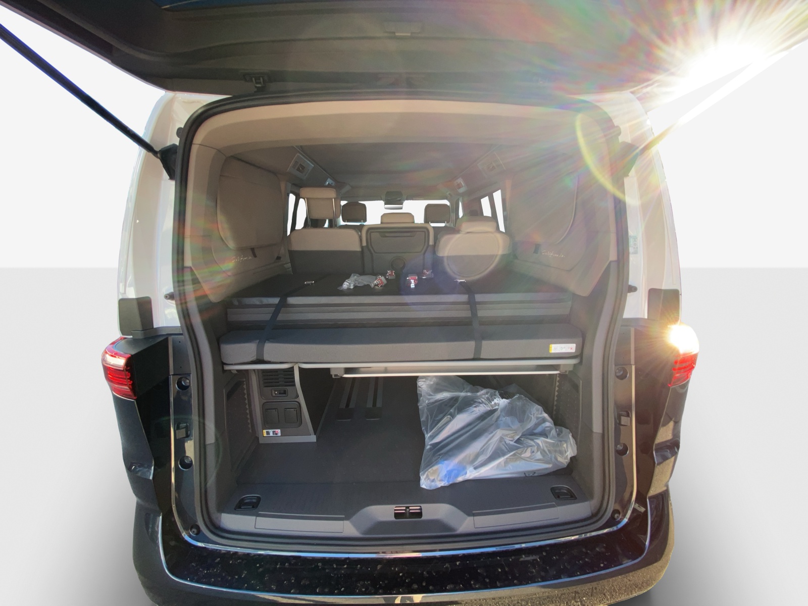 VW California 2.0 TDI Beach Tour Liberty-image-12