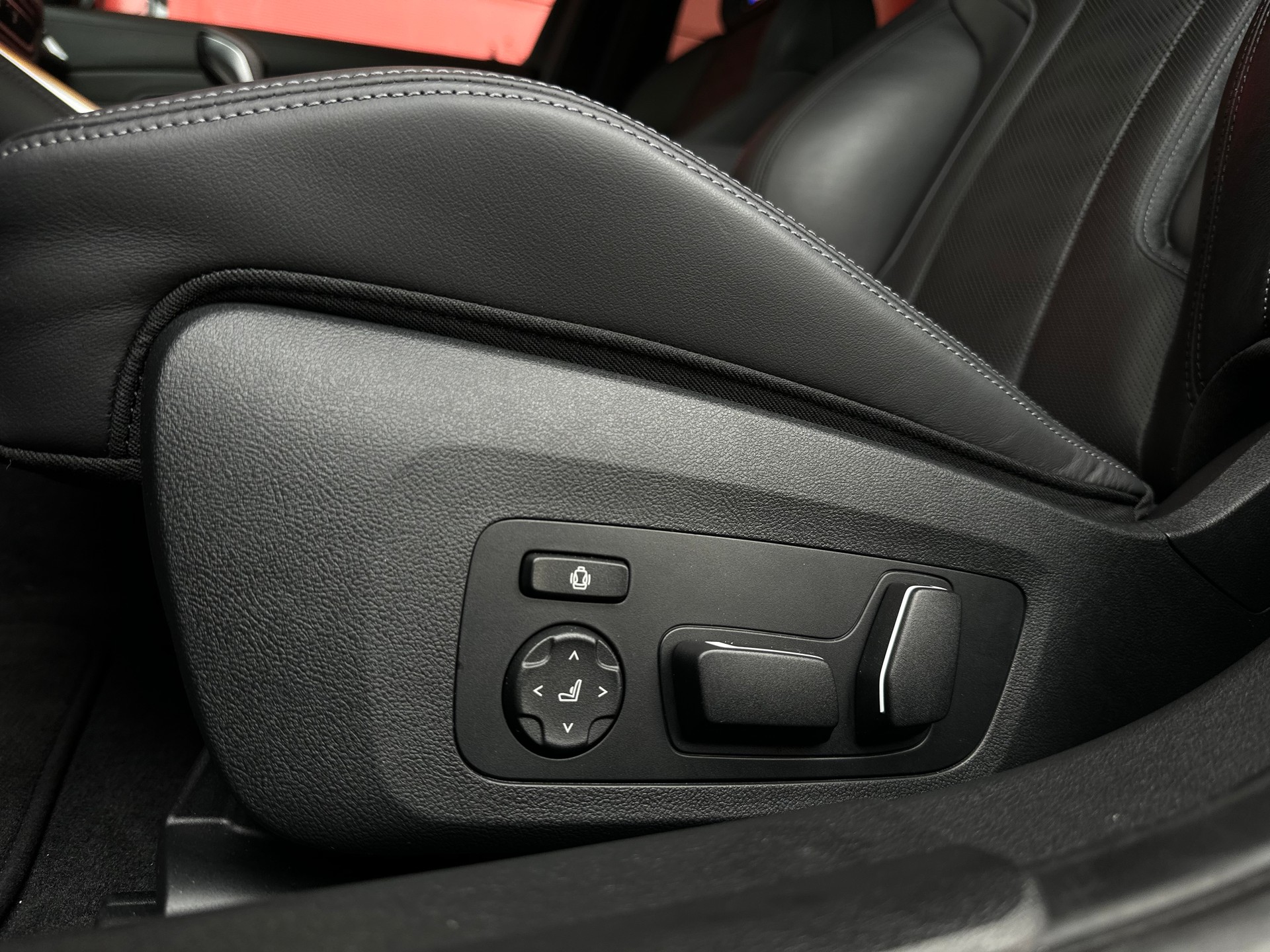 BMW M3 Competition M xDrive-image-11