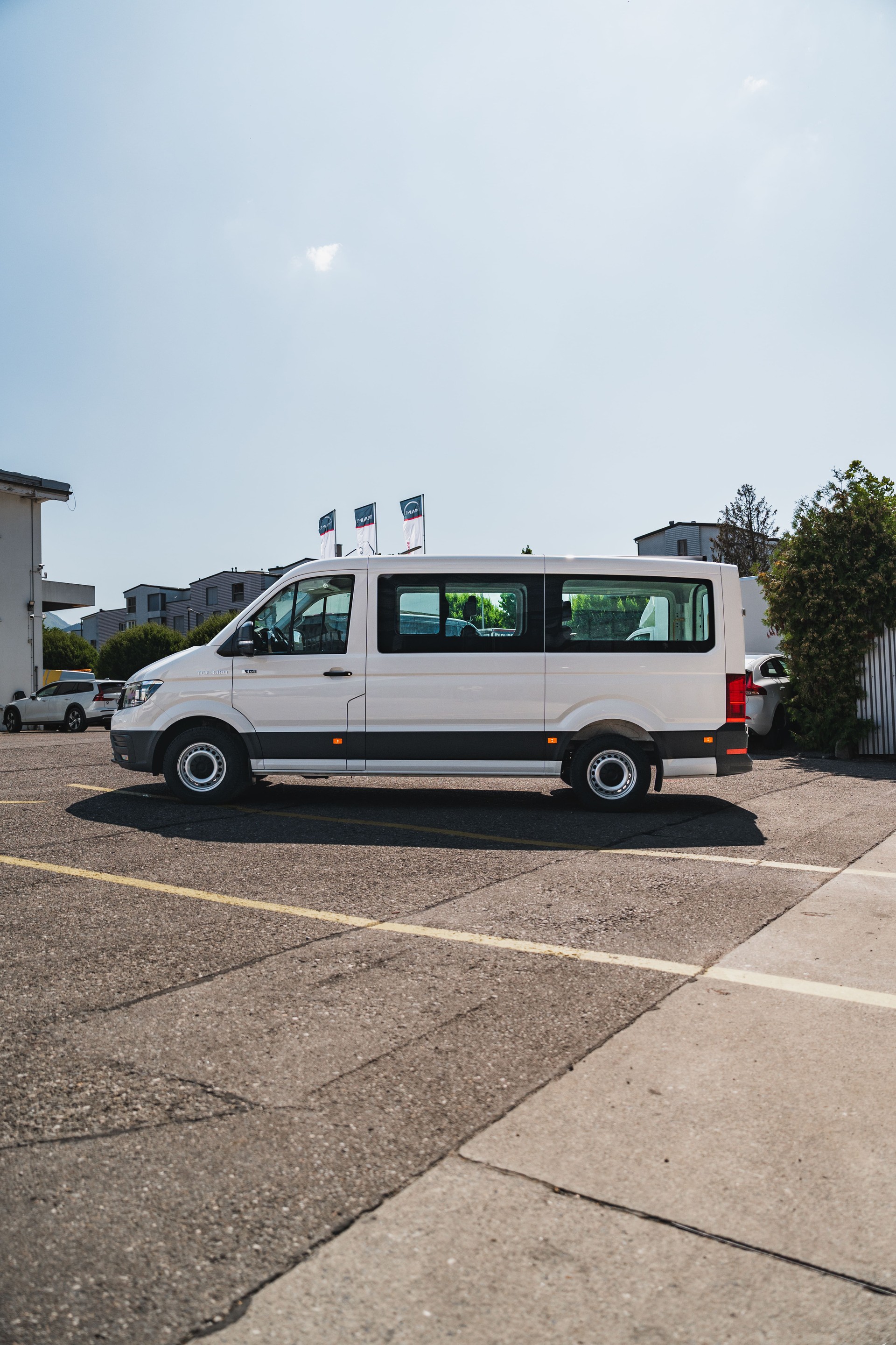 MAN TGE 3.180 4x4 minibus 9 places-image-4