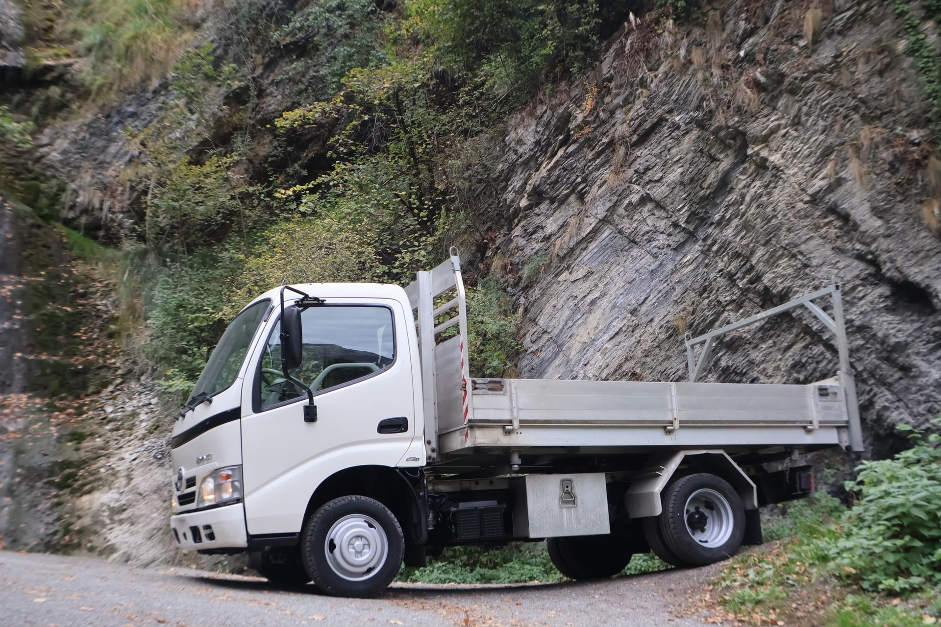 TOYOTA Dyna 150 LWB-showroom-element-3
