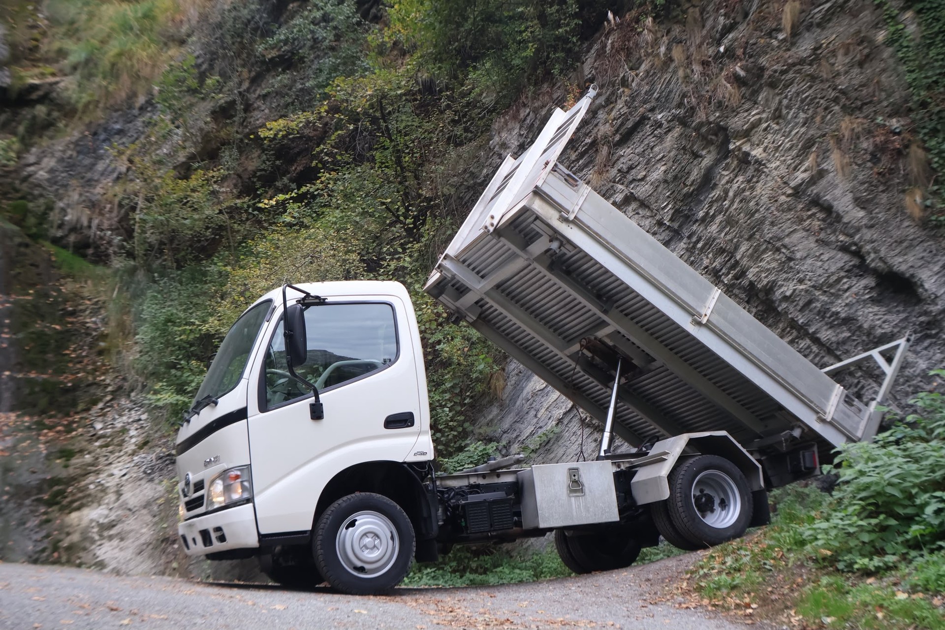 TOYOTA Dyna 150 LWB-showroom-element-2