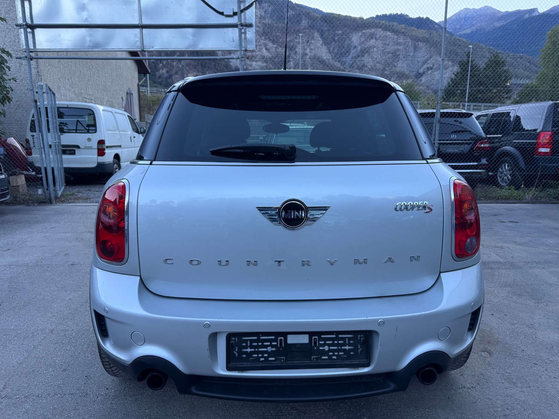 MINI Countryman Cooper S FWD Steptronic-image-4