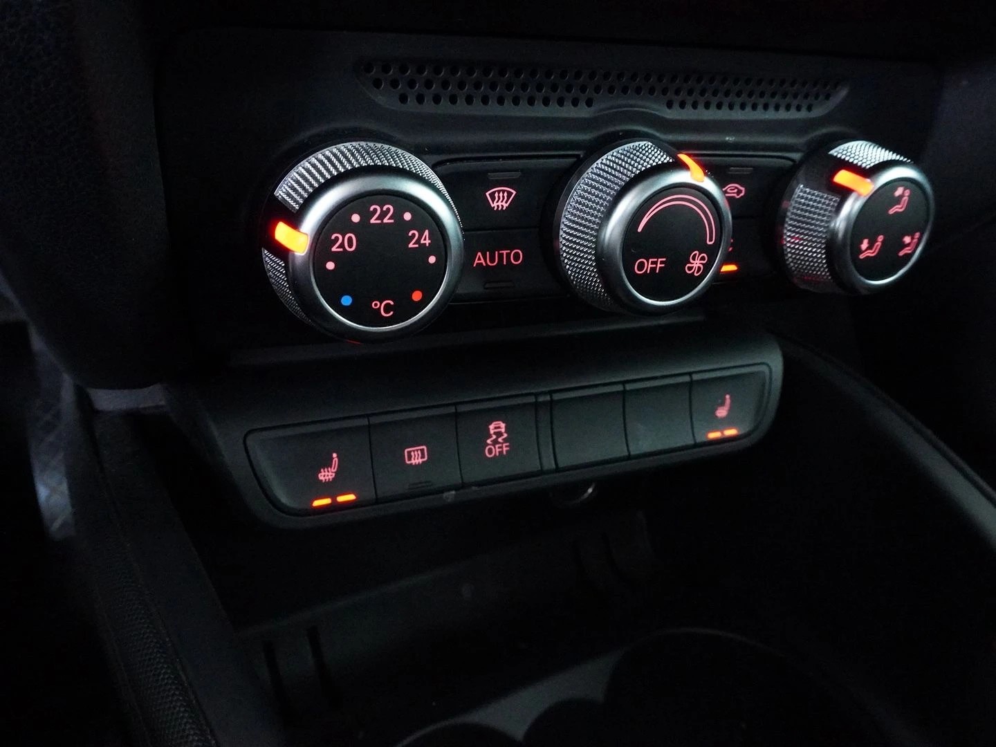 AUDI A1 1.4 TFSI Ambition-image-8