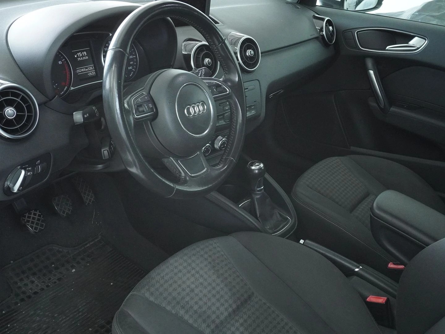 AUDI A1 1.4 TFSI Ambition-image-2