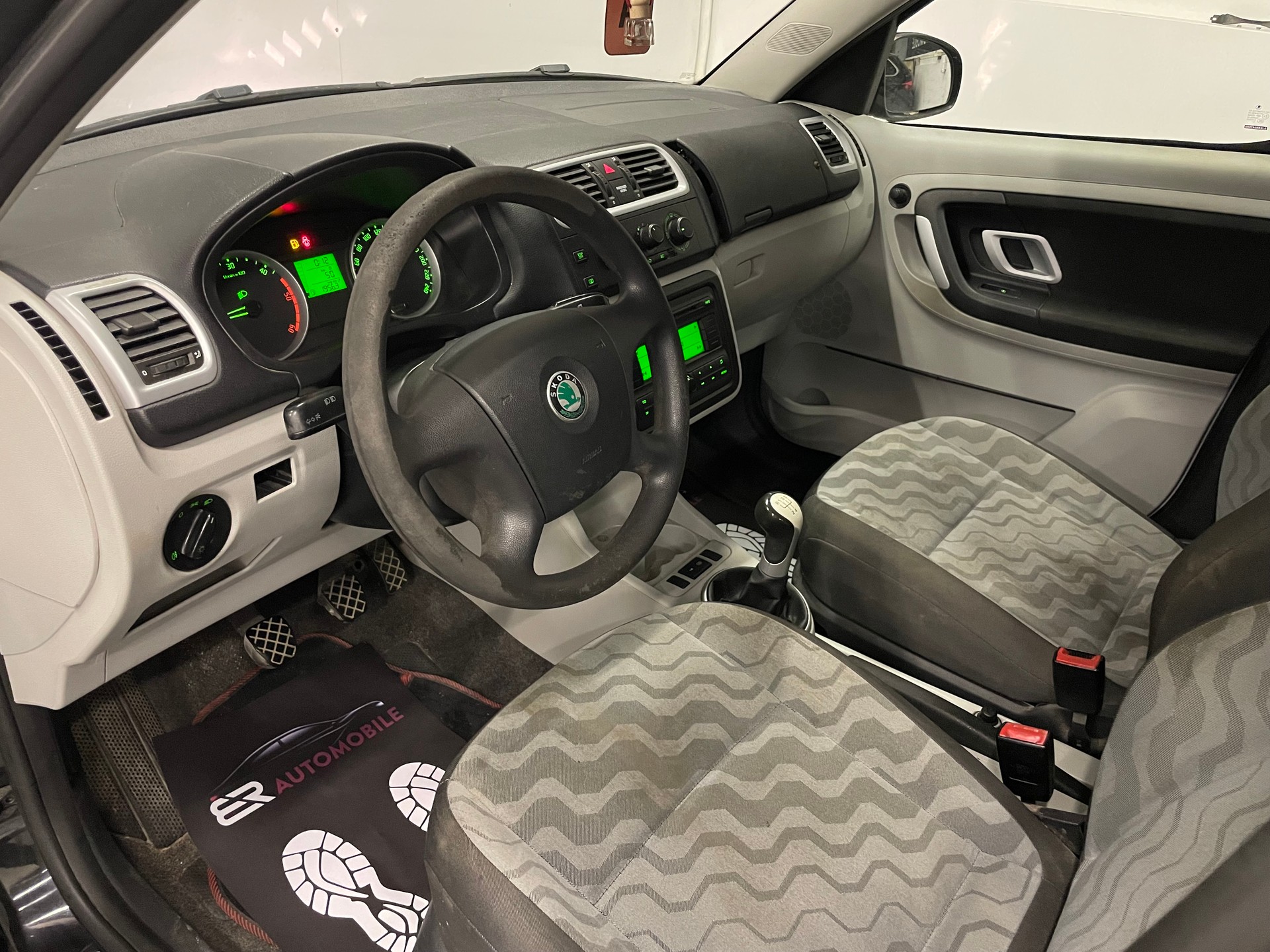 SKODA Roomster 1.4 TDI Style-image-9