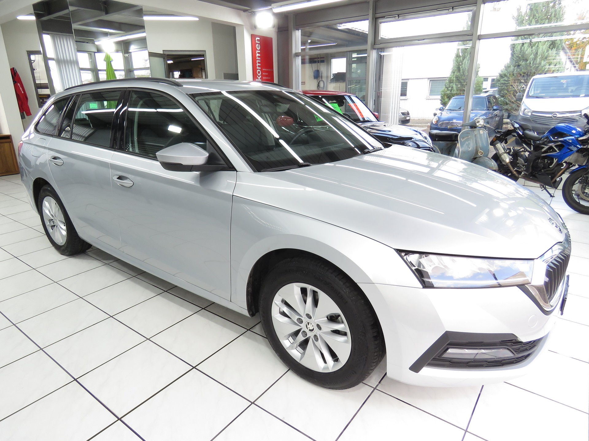 SKODA Octavia Combi 2.0 TDI Ambition-image-2