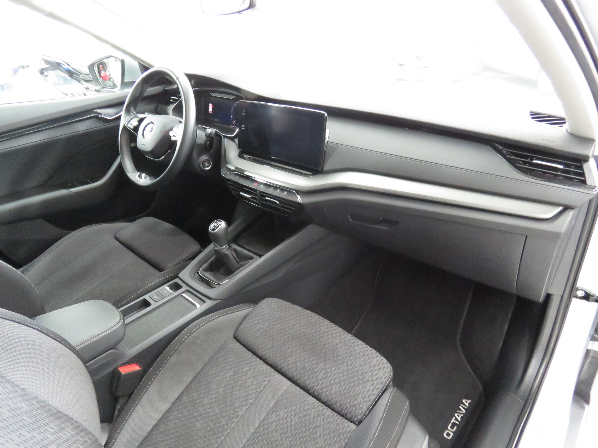 SKODA Octavia Combi 2.0 TDI Ambition-image-10