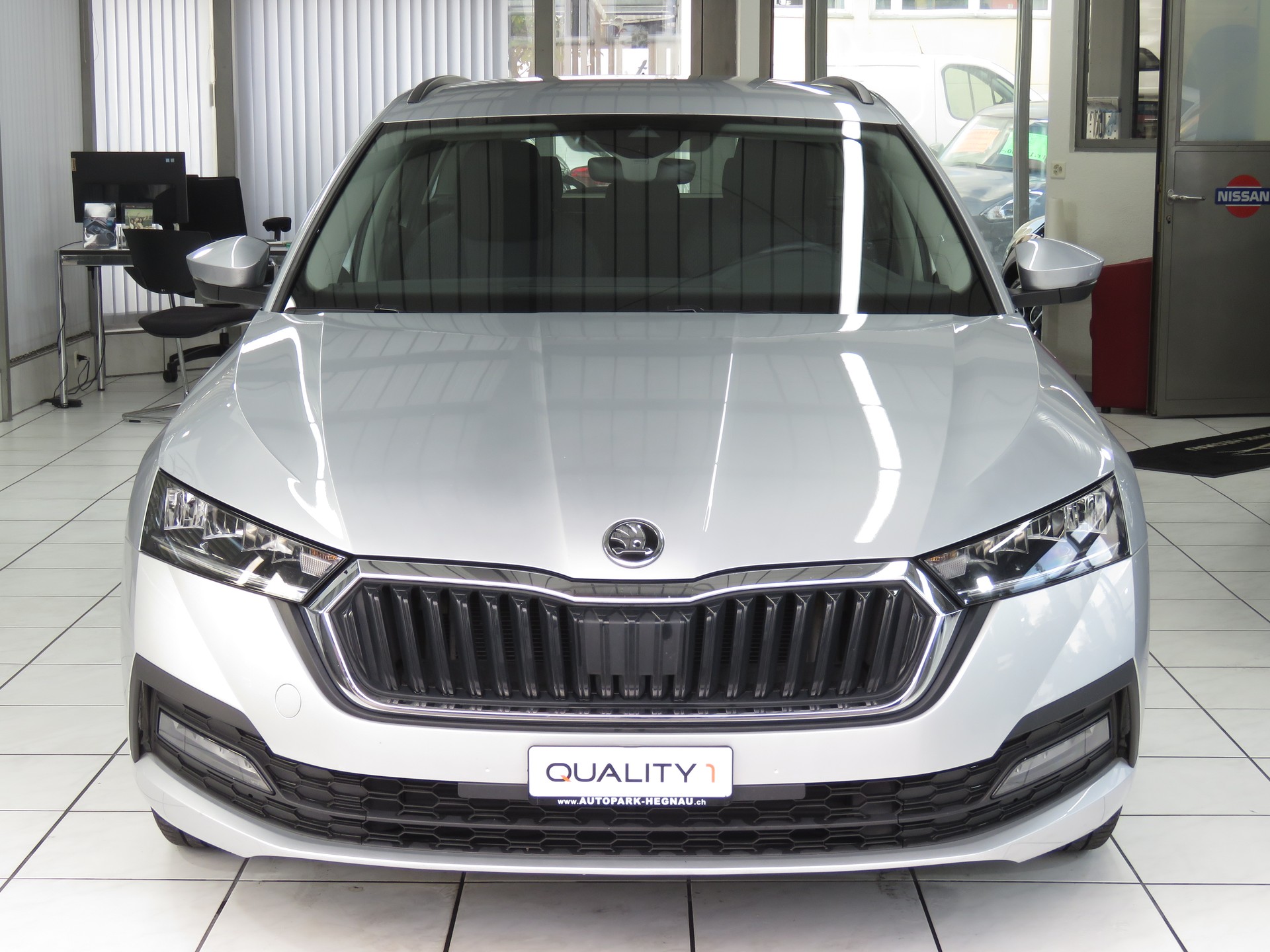 SKODA Octavia Combi 2.0 TDI Ambition-image-1