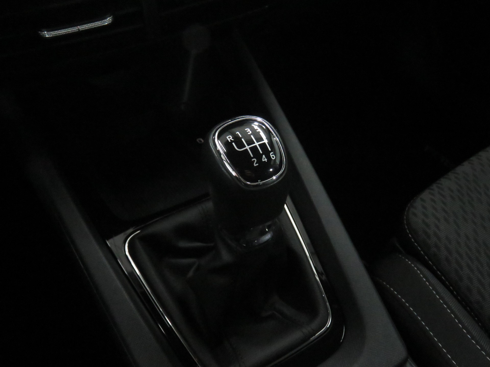 SKODA Octavia Combi 2.0 TDI Ambition-image-17