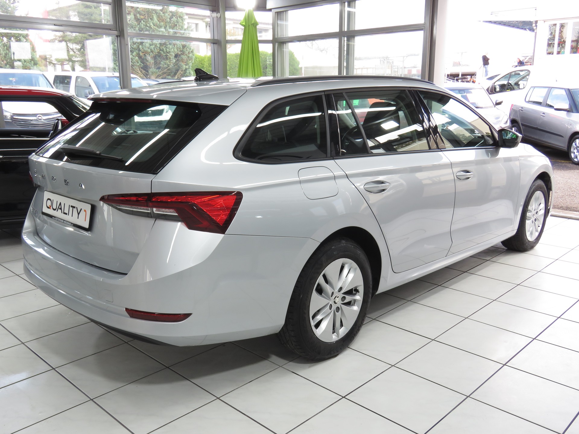 SKODA Octavia Combi 2.0 TDI Ambition-image-3