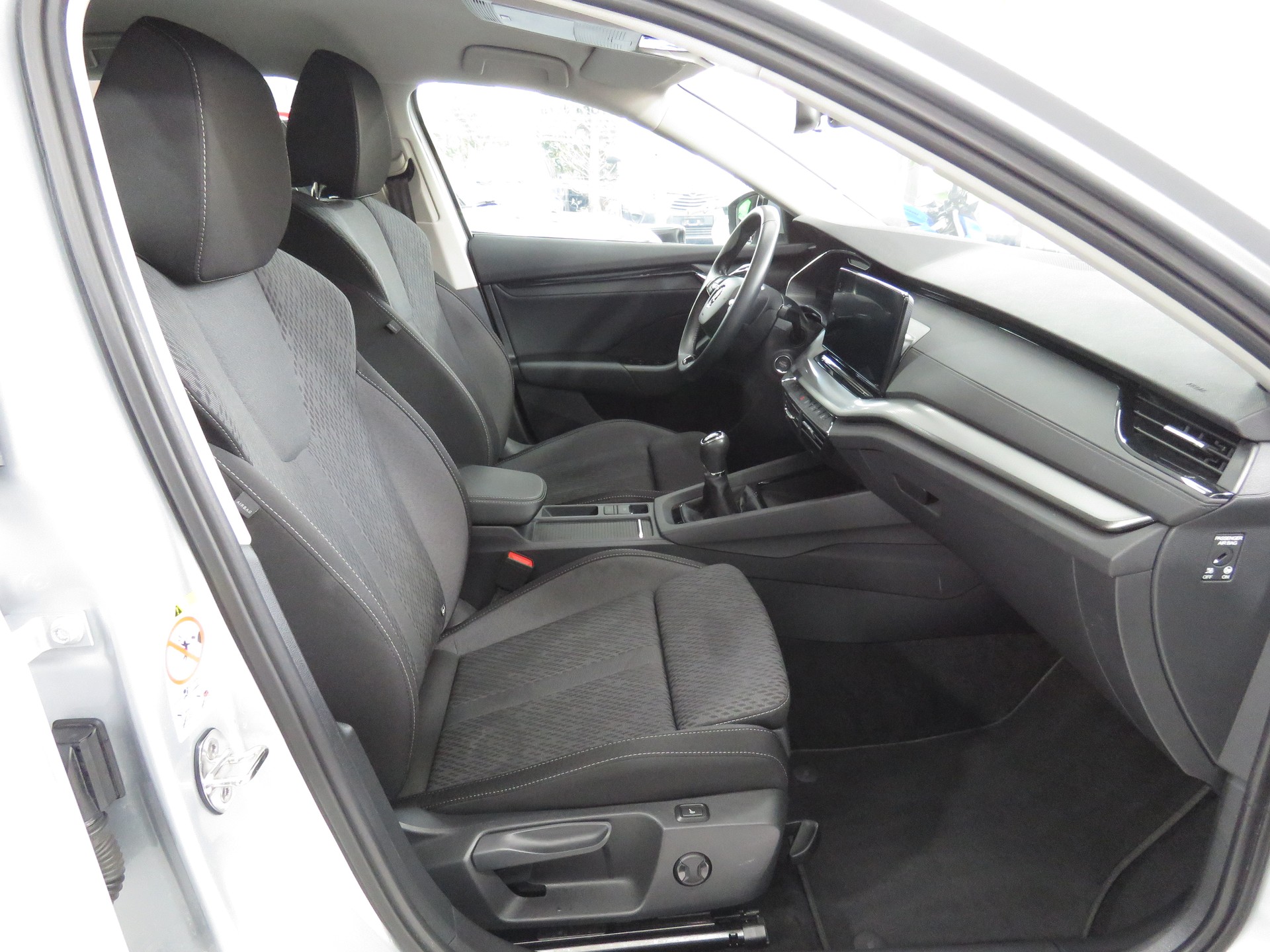 SKODA Octavia Combi 2.0 TDI Ambition-image-11