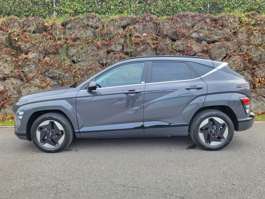 HYUNDAI Kona EV 65.4 kWh Amplia-image-2