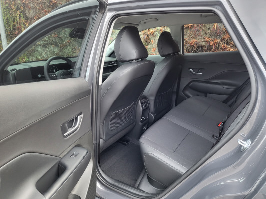 HYUNDAI Kona EV 65.4 kWh Amplia-image-5