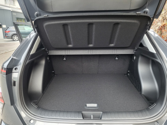 HYUNDAI Kona EV 65.4 kWh Amplia-image-6
