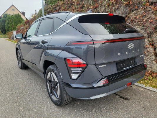 HYUNDAI Kona EV 65.4 kWh Amplia-image-3