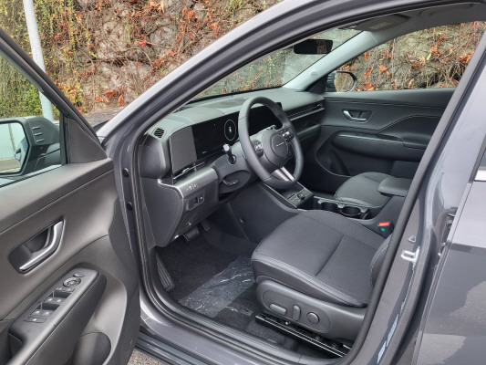 HYUNDAI Kona EV 65.4 kWh Amplia-image-4