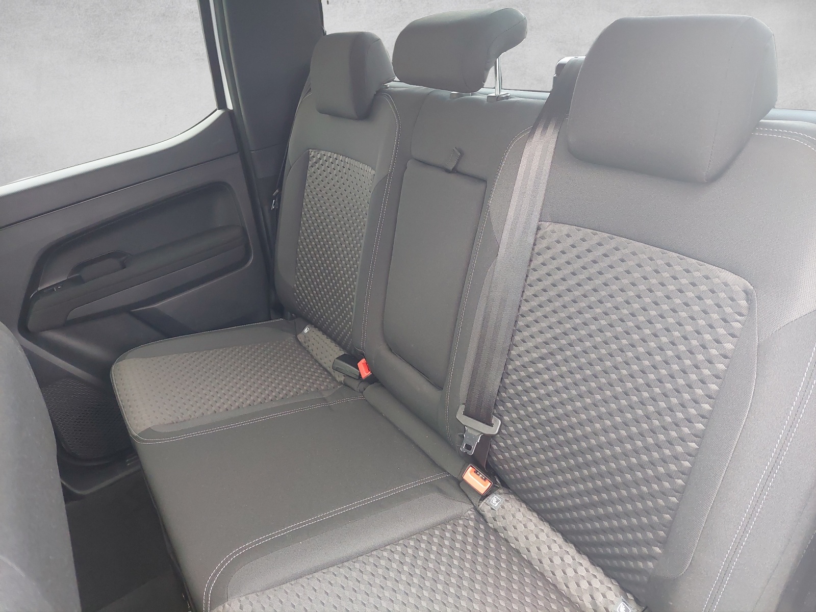 VW Amarok 2.0TDI Life Winter 2-image-8