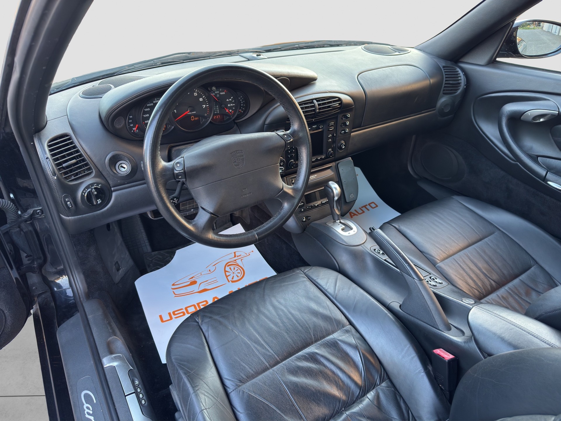 PORSCHE 911 Carrera Cabrio-image-13