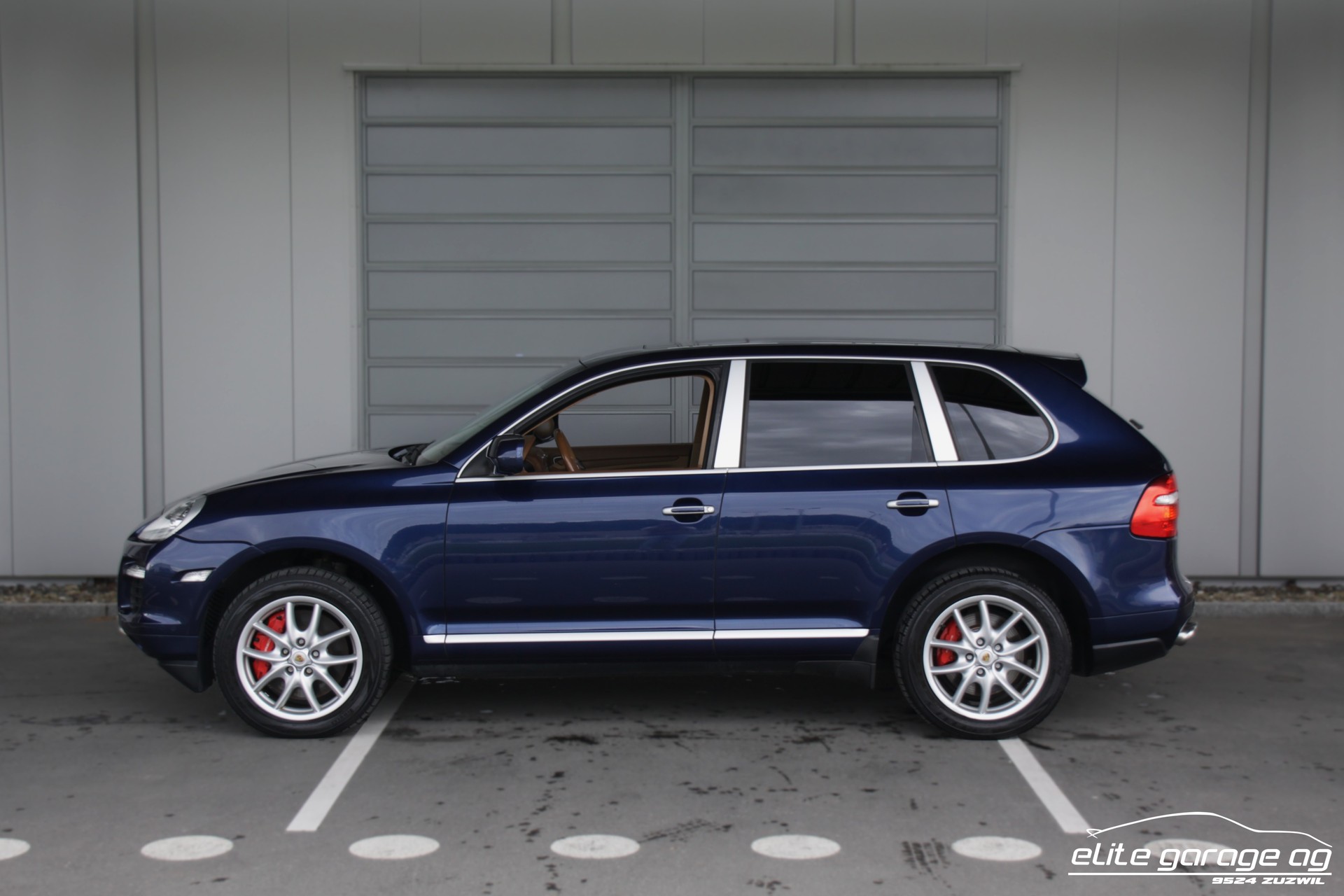 PORSCHE Cayenne Turbo-image-1