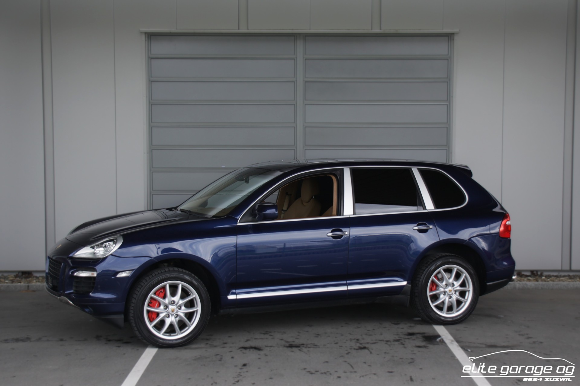 PORSCHE Cayenne Turbo-image-0