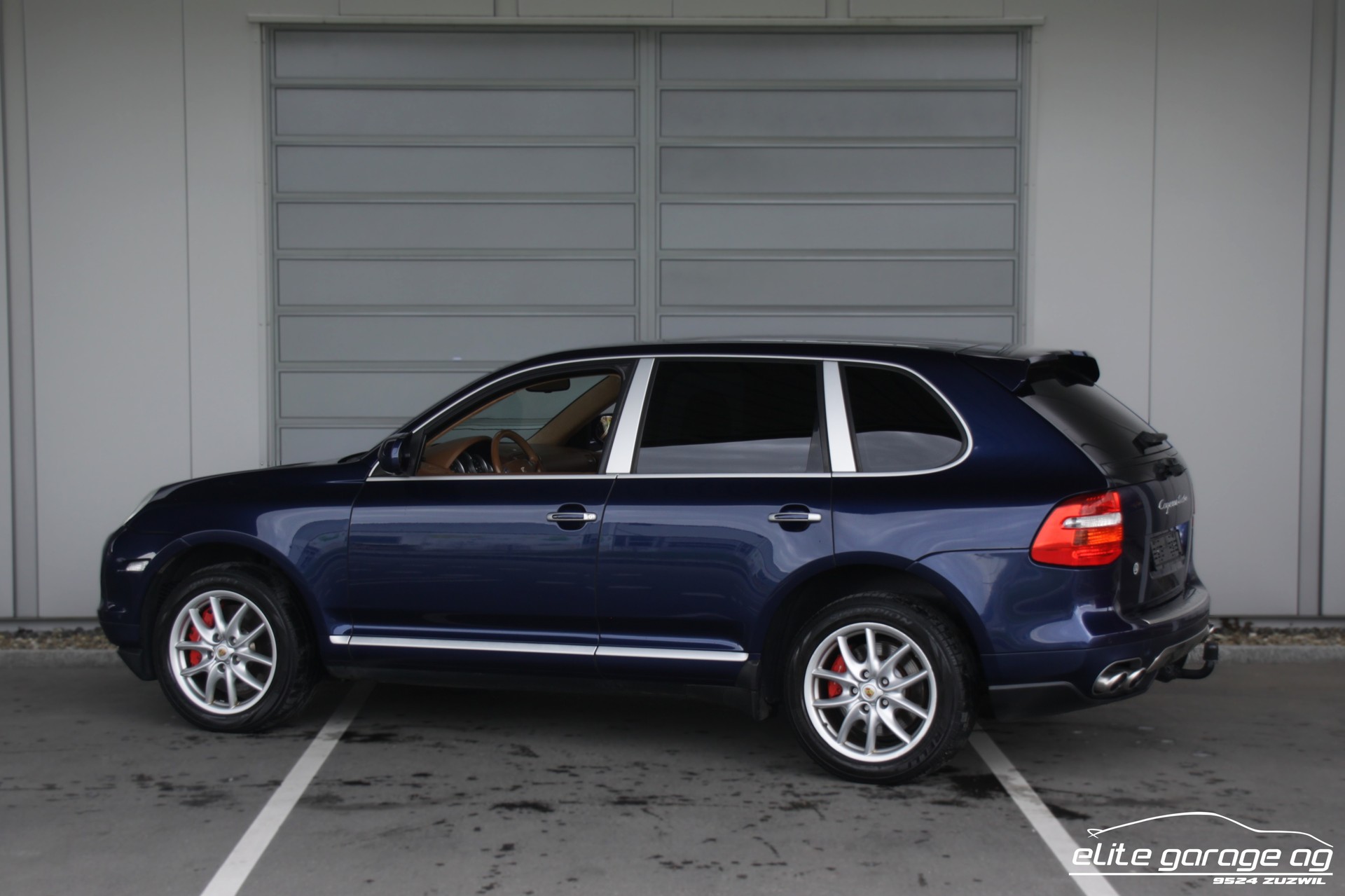 PORSCHE Cayenne Turbo-image-2