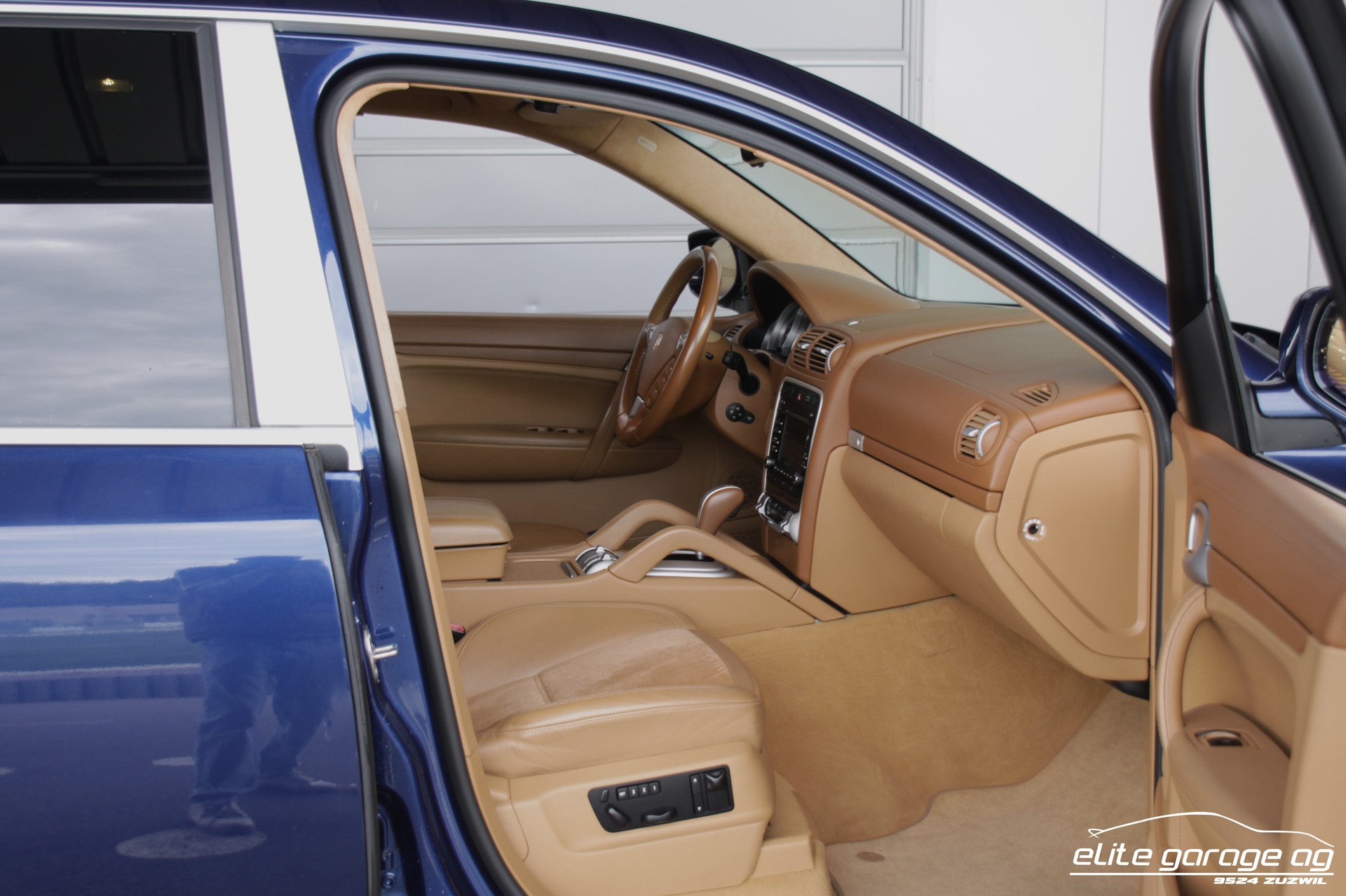 PORSCHE Cayenne Turbo-image-15